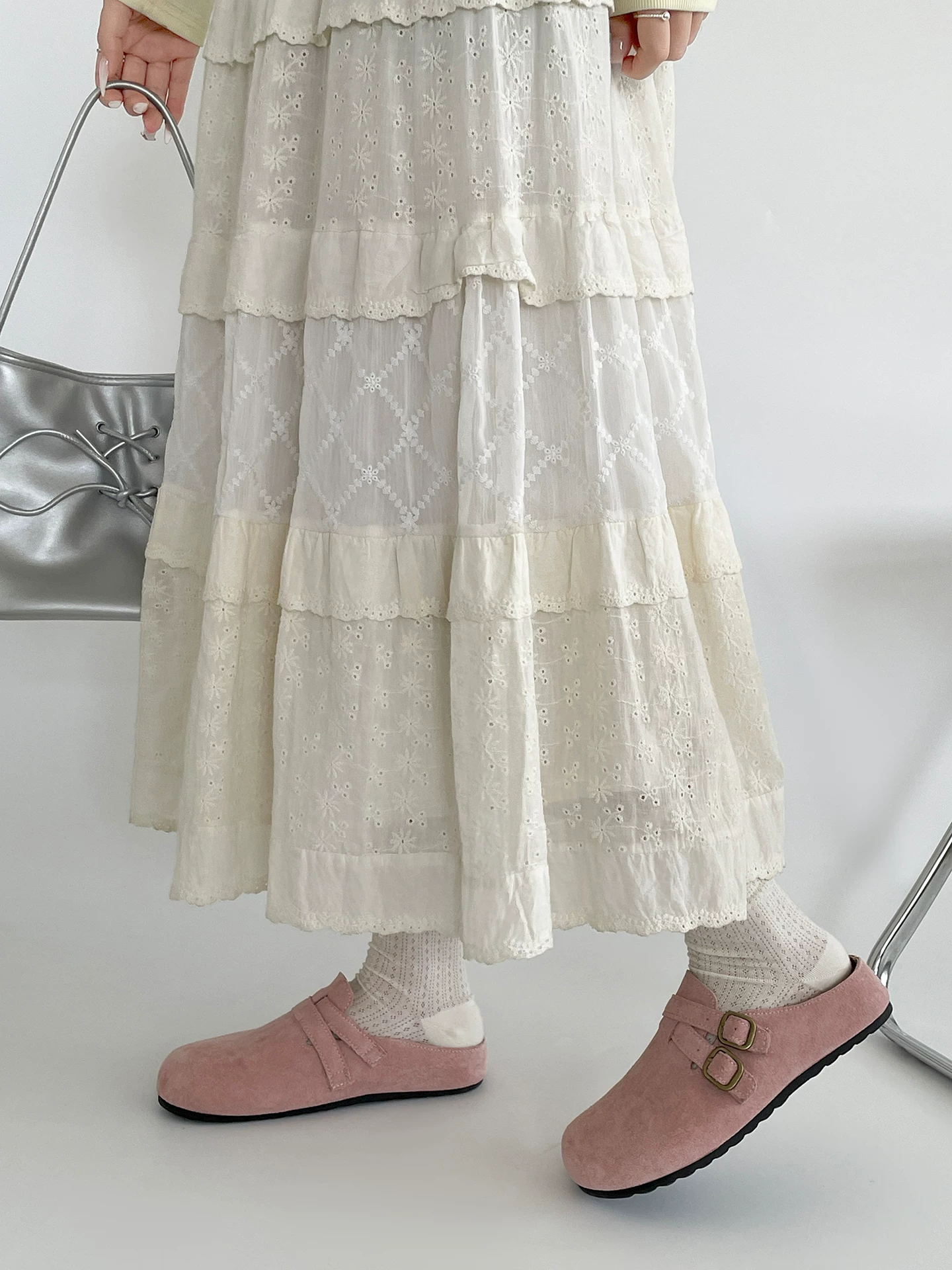 Dép nữ đế dày cổ điển màu vàng, kiểu mới mùa thu 2025, thích hợp phối với váy, kiểu giày Birkenstock nửa đế.