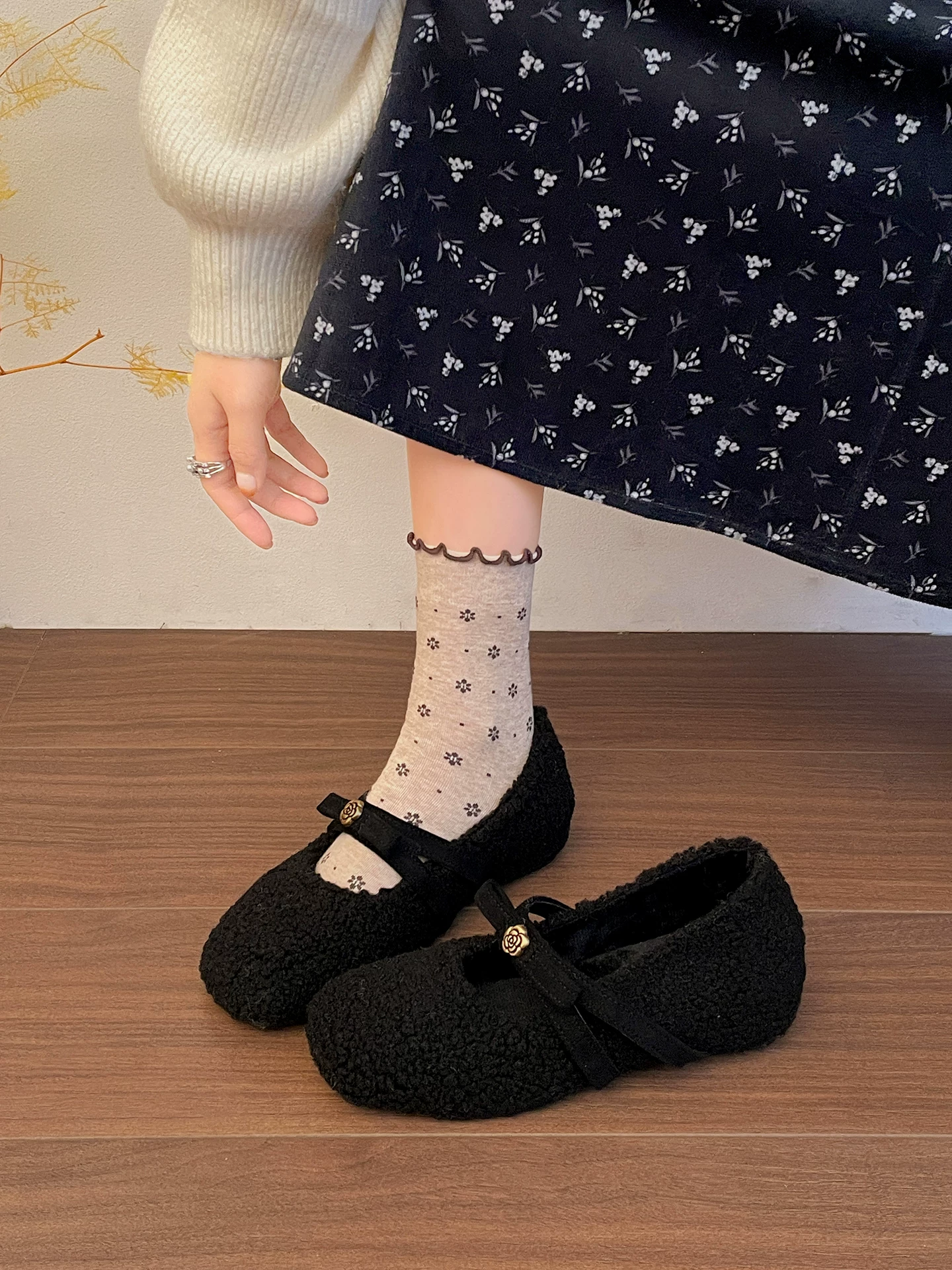 Giày lông dày đế dày kiểu Pháp cổ điển màu đen dành cho nữ, giày mùa thu đông ấm áp mới năm 2025 có lớp lót lông mềm, kiểu Mary Jane.