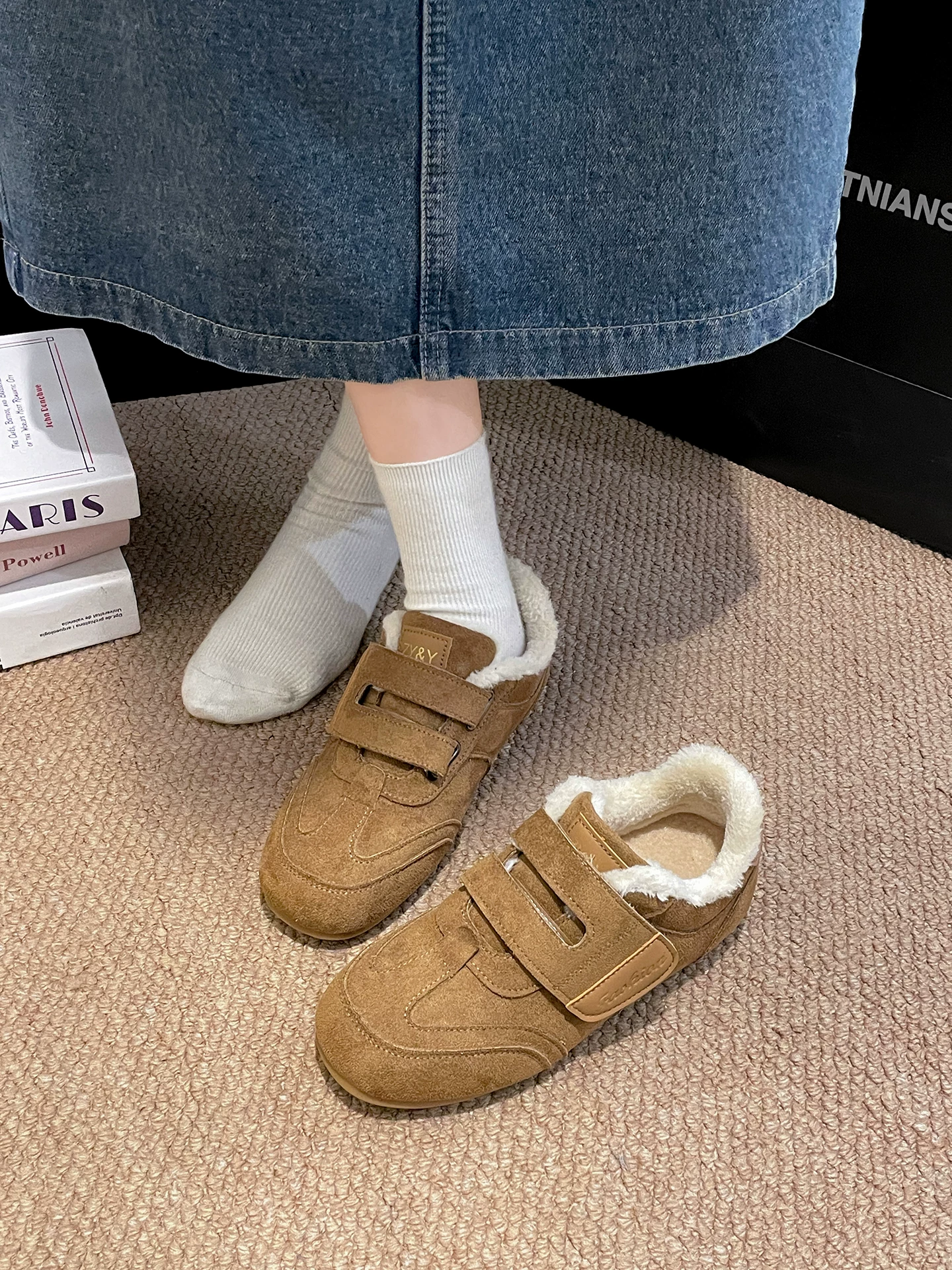 Giày cotton chống trượt đế dày lót lông cừu cổ điển dành cho nữ để mặc ngoài mùa đông 2025 kiểu dáng mới Giày tập luyện đế mềm tăng chiều cao bên trong của Đức