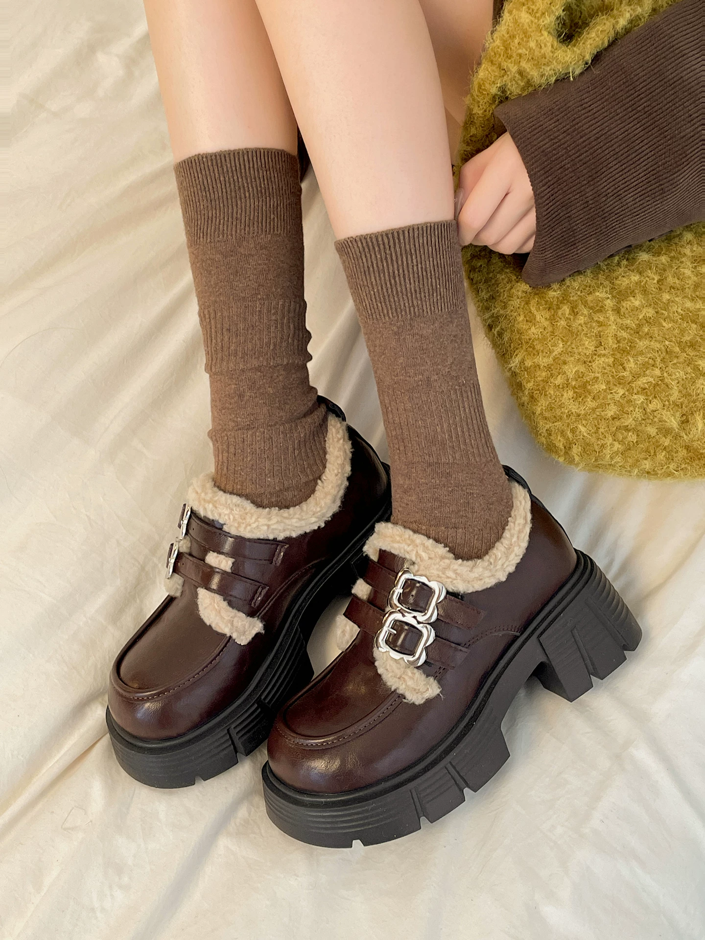 Giày Mary Jane đế xuồng cao gót, lót lông cừu, kiểu Anh đen, chất liệu da dành cho nữ, mẫu mới thu đông 2025, tăng chiều cao, giữ ấm bằng vải cotton