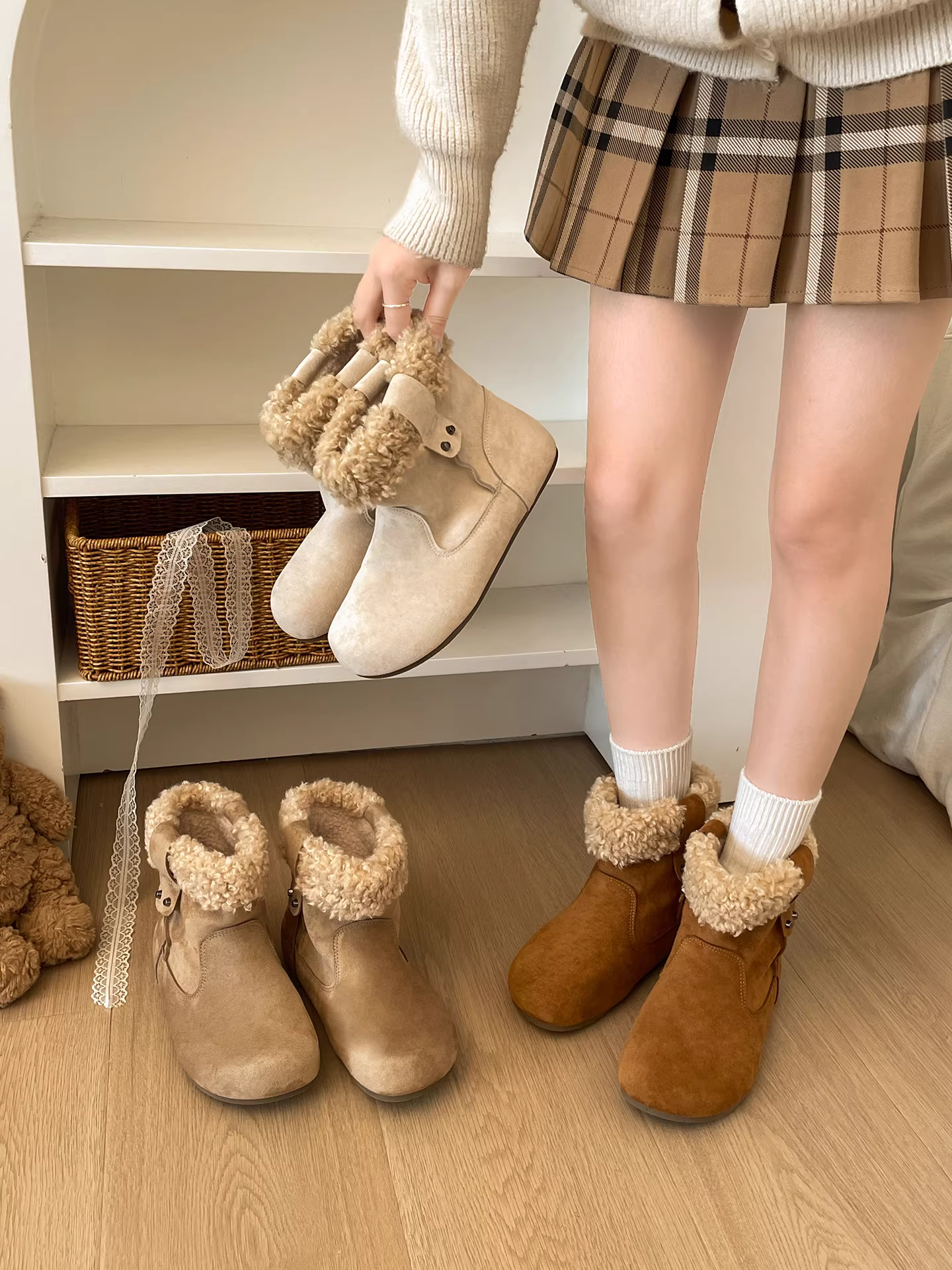 Giày bốt nữ mùa đông 2025 đế dày lót lông giữ ấm kiểu Birkenstock, chất liệu cotton, tăng chiều cao, màu nâu cổ điển