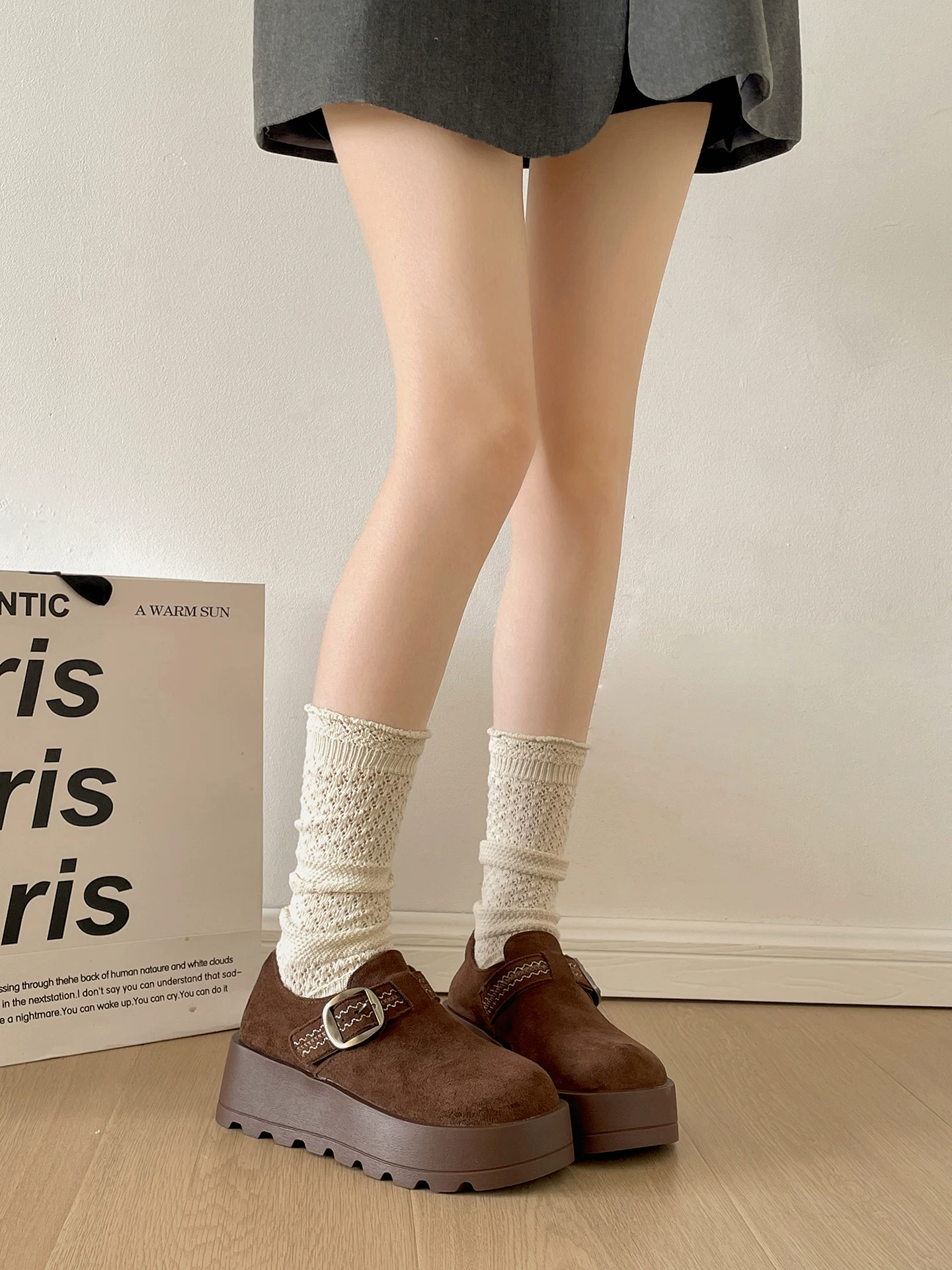 Giày nữ kiểu Birkenstock lót lông mềm mại màu nâu cổ điển, mẫu mới thu đông 2025, giữ ấm, chống trơn, chất liệu cotton, thích hợp đi ngoài trời.