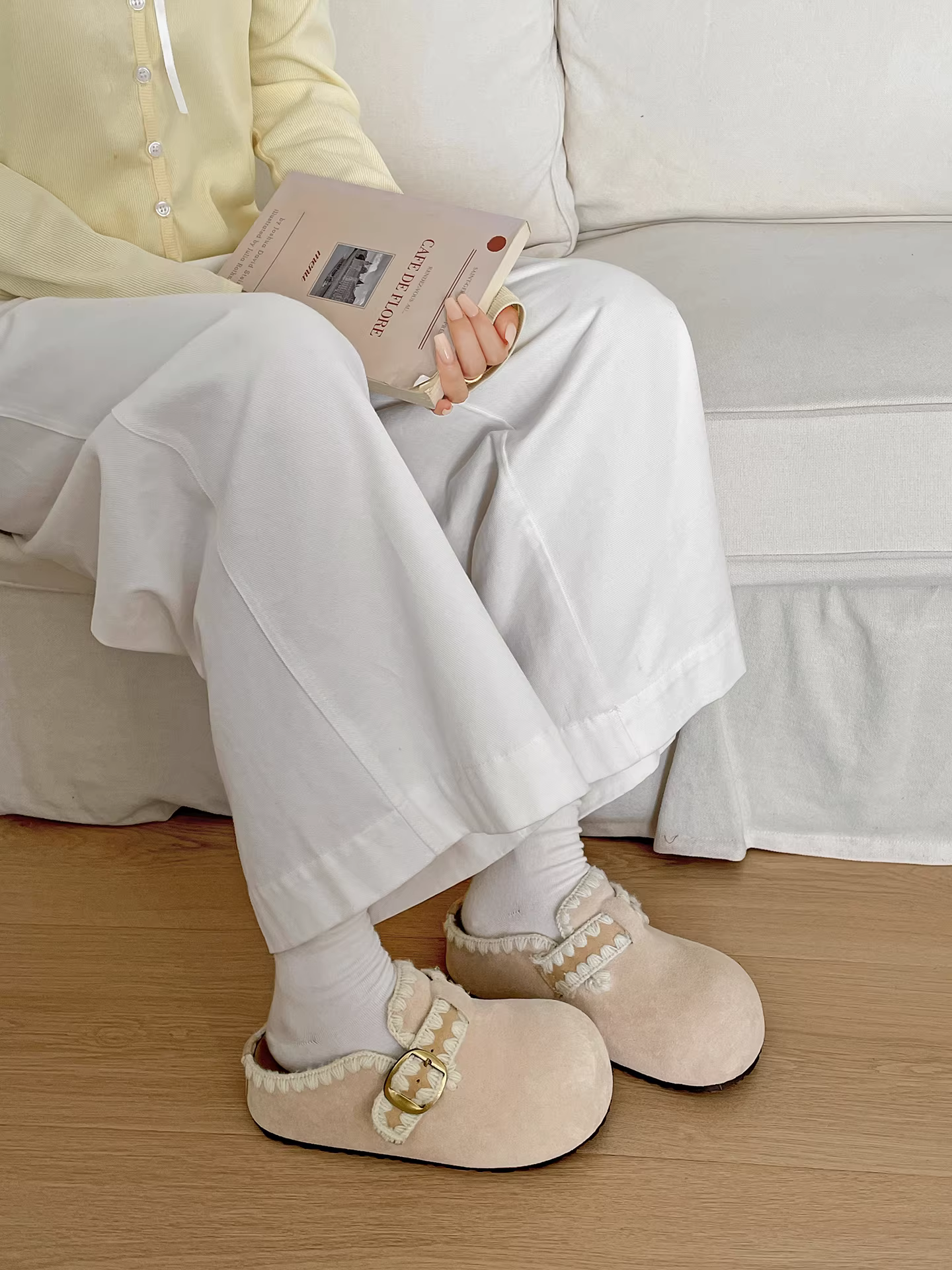 Dép lê đế dày màu nâu cổ điển dành cho nữ, kiểu dáng mùa thu mới 2025, phối chân váy và nhung, kiểu Birkenstock nửa dép.