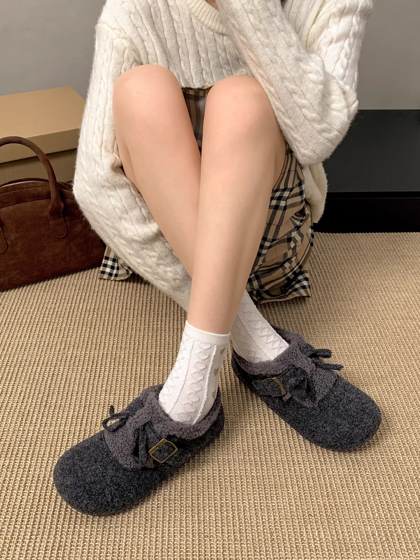 Giày đế bằng kiểu Birkenstock đa năng, tăng chiều cao, dành cho nữ, mẫu mới thu đông 2025, lót lông mềm mại, giữ ấm bằng cotton.