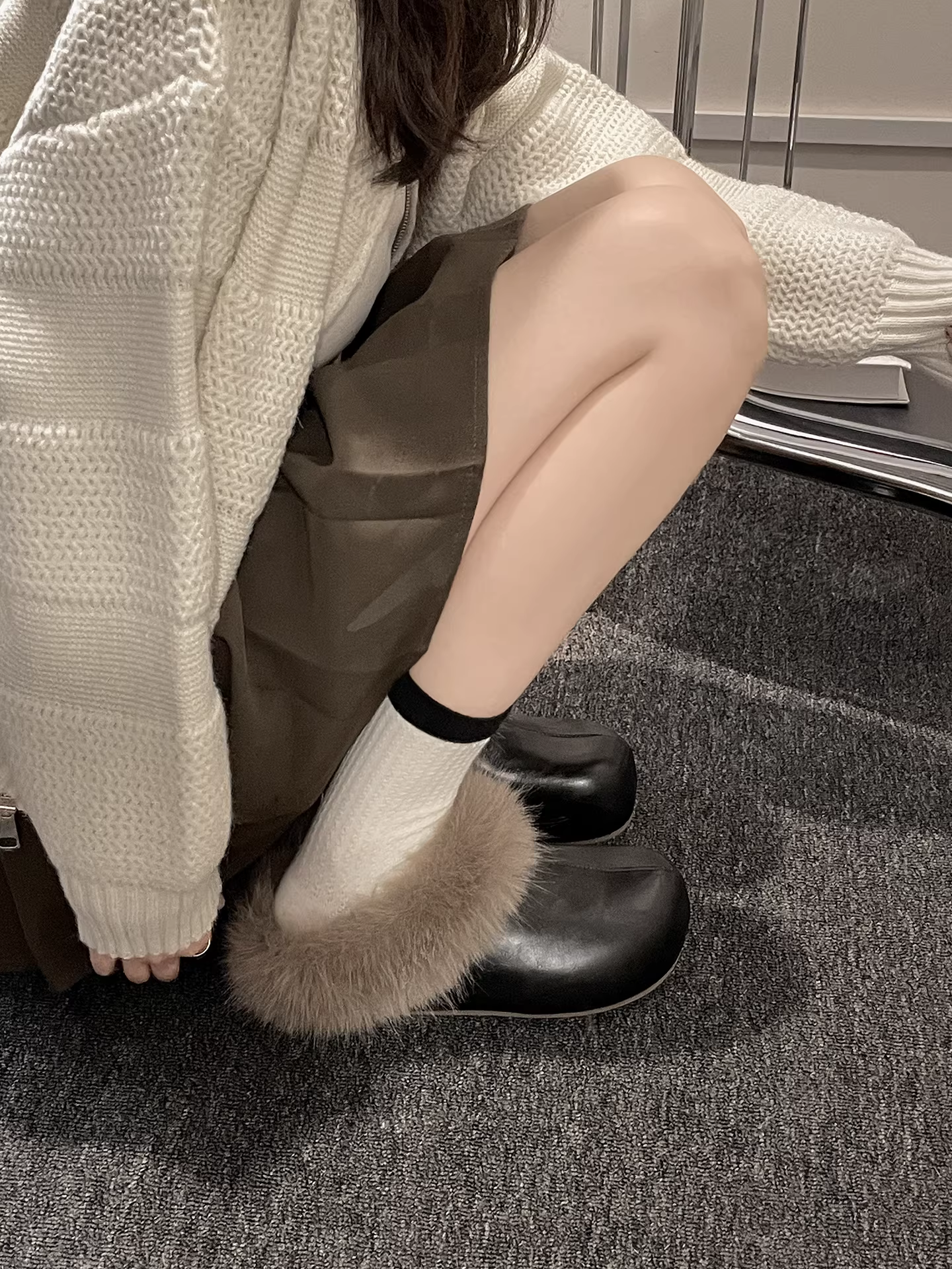 Dép lông dày đế dày kiểu Pháp cổ điển màu nâu dành cho nữ, thích hợp để mang ngoài trời, dép bông kiểu Birkenstock ấm áp mùa đông mới năm 2025.