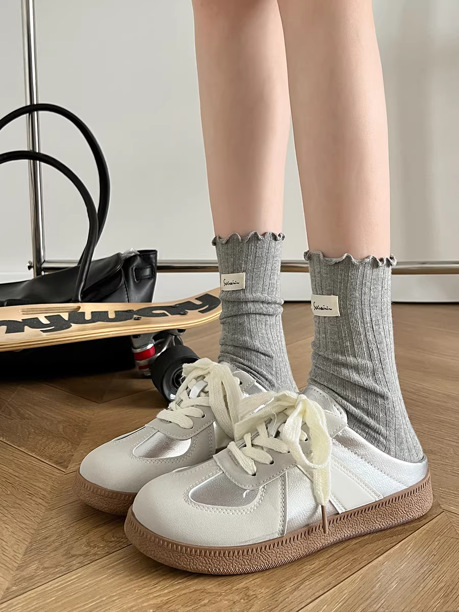 Giày lười nữ đế dày thời trang màu bạc, kiểu dáng cổ điển nhẹ nhàng mùa thu 2025, giày tập luyện kiểu Đức