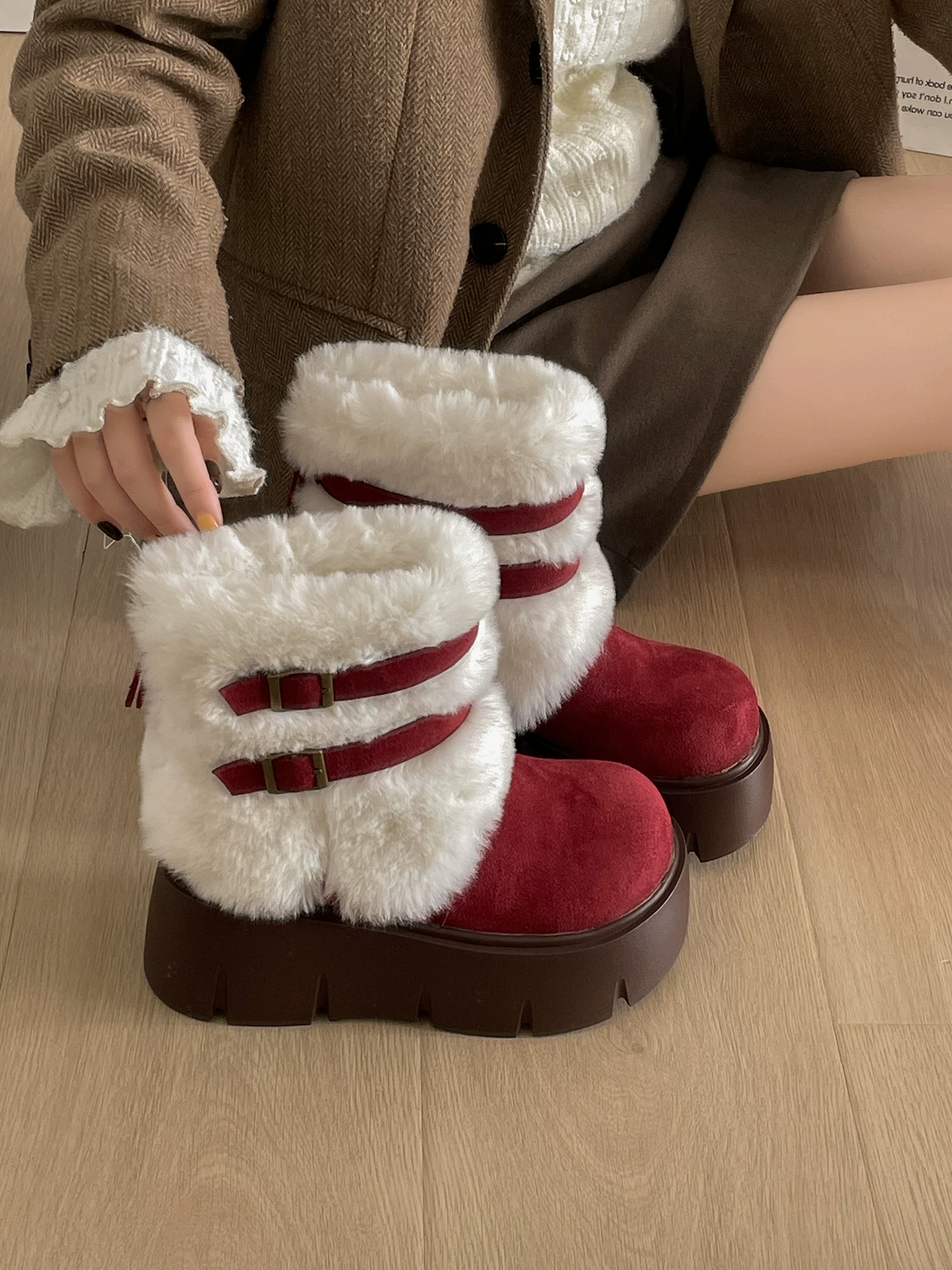 Giày bốt nữ đế dày lót lông giữ ấm mùa đông kiểu retro Nam Phi 2025 mới, giày bông lông mềm mại vùng Đông Bắc