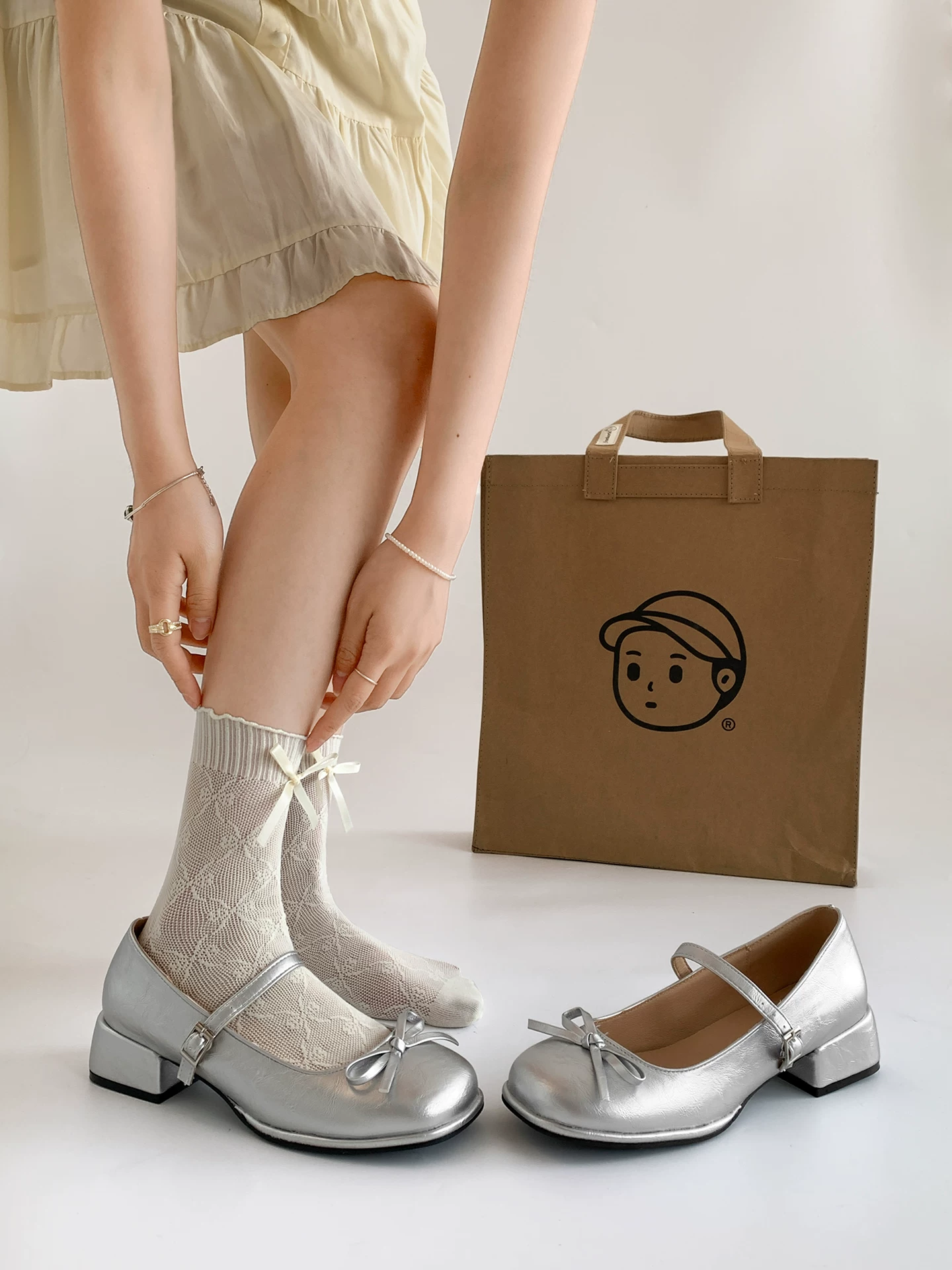 Giày cao gót đế thô mũi tròn kiểu Pháp màu đỏ dành cho nữ, mẫu mới thu đông 2025, đa năng phối với chân váy, giày Mary Jane tăng chiều cao.