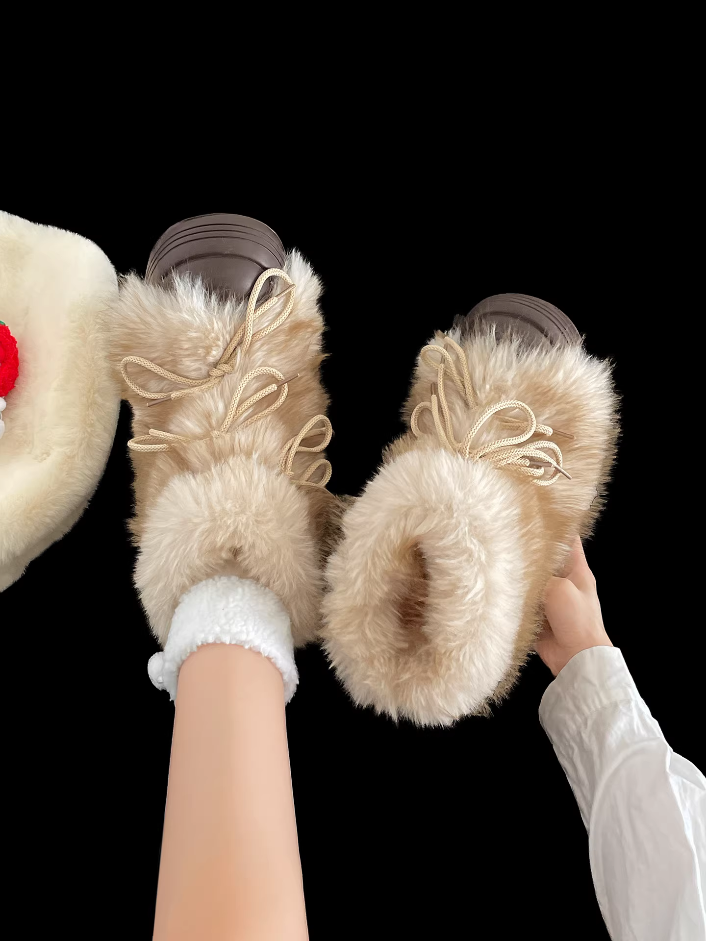 Giày bốt lông dày đế dày kiểu cổ điển Nam Trung Quốc dành cho nữ 2025, giày mùa đông mới ấm áp bằng vải nhung, giày bông ngoài trời vùng Đông Bắc.