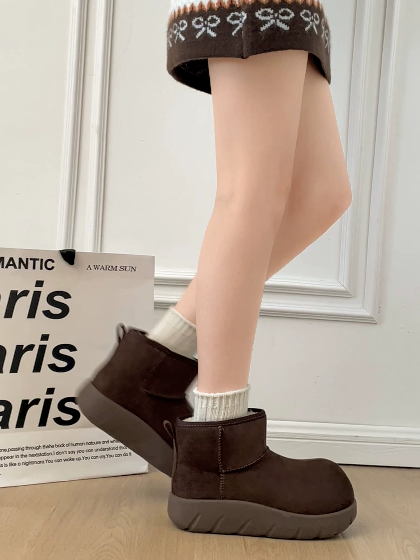 Giày bốt tuyết nữ đế dày chống trơn kiểu cổ điển màu nâu, mẫu mới mùa đông 2025, giữ ấm, lót bông dày