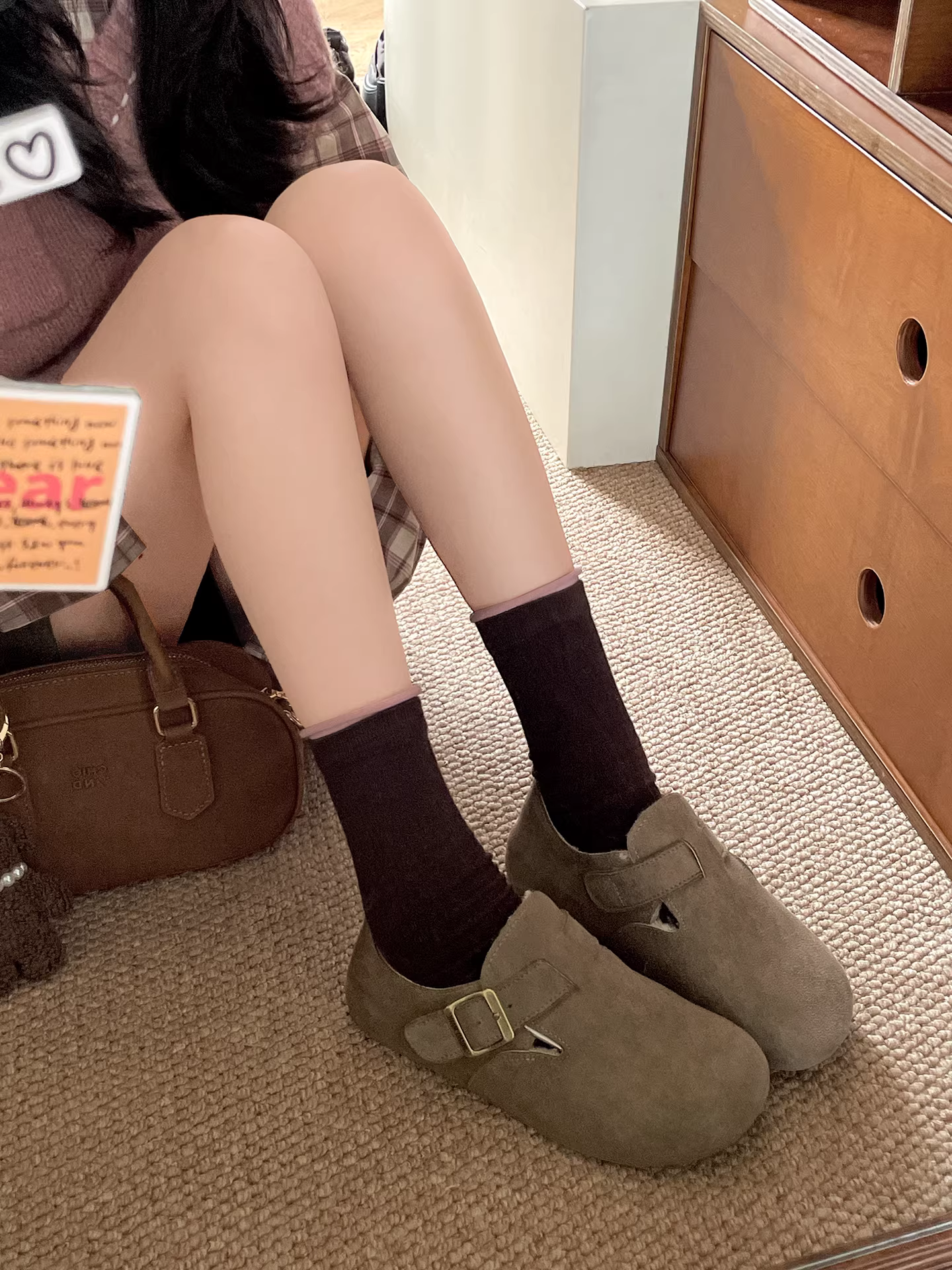 Giày bông tuyết đế dày kiểu Pháp màu nâu cổ điển dành cho nữ, mẫu mới mùa đông 2025, giữ ấm, chống trơn trượt, lót lông cừu, kiểu Birkenstock