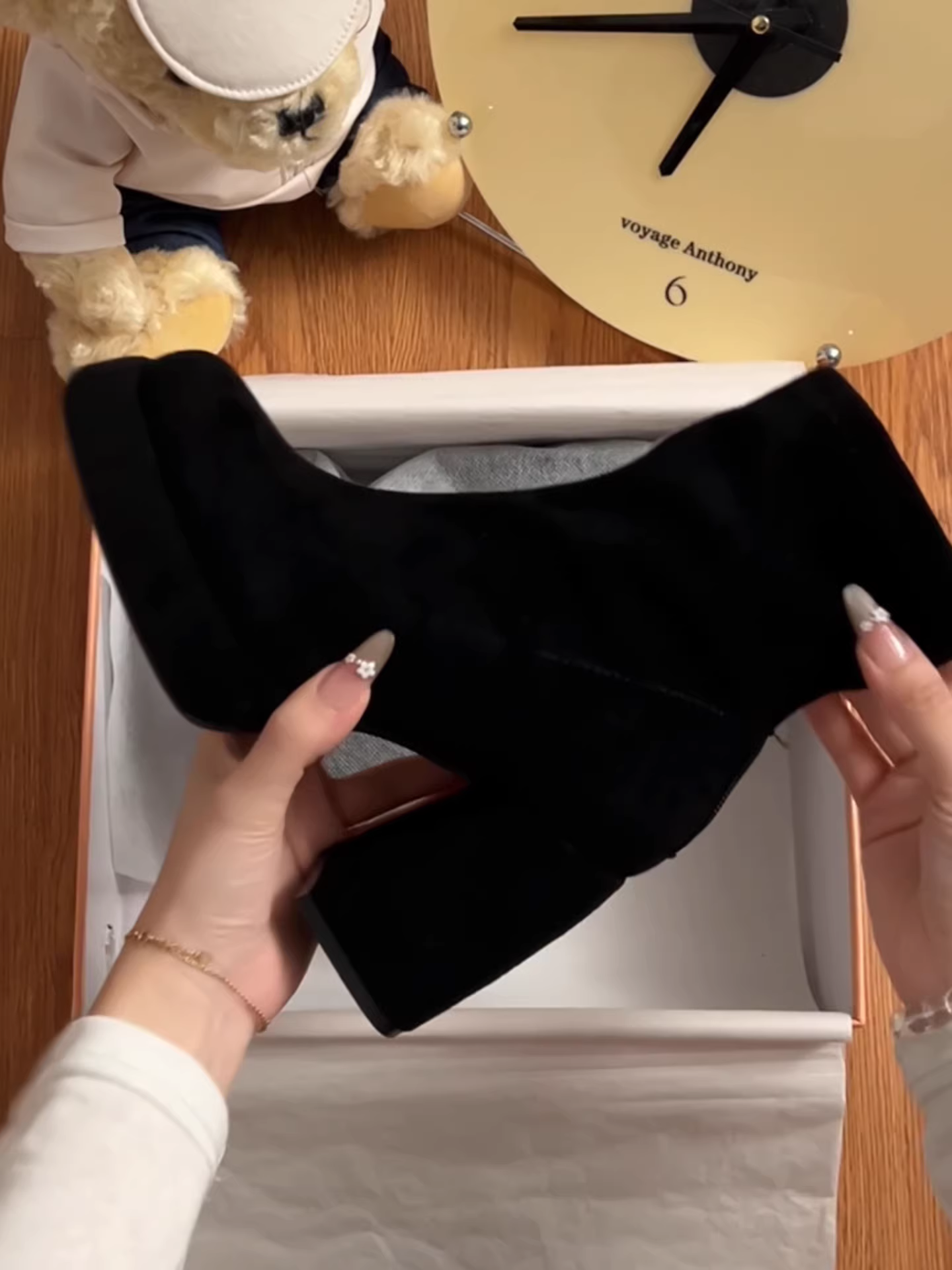 Giày bốt Martin cao gót đế dày kiểu Anh đen dành cho nữ, mẫu mới thu đông 2025, kiểu dáng cổ điển, tôn dáng, ngắn.