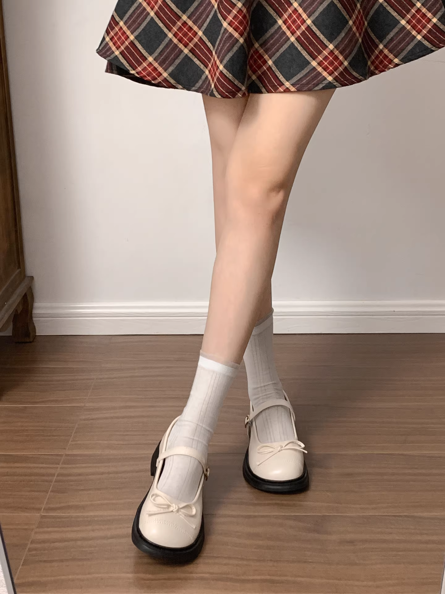 Giày da nữ đế dày mũi tròn kiểu Anh đen thời thượng, mẫu mới thu đông 2025, phối chân váy, giày Mary Jane tăng chiều cao