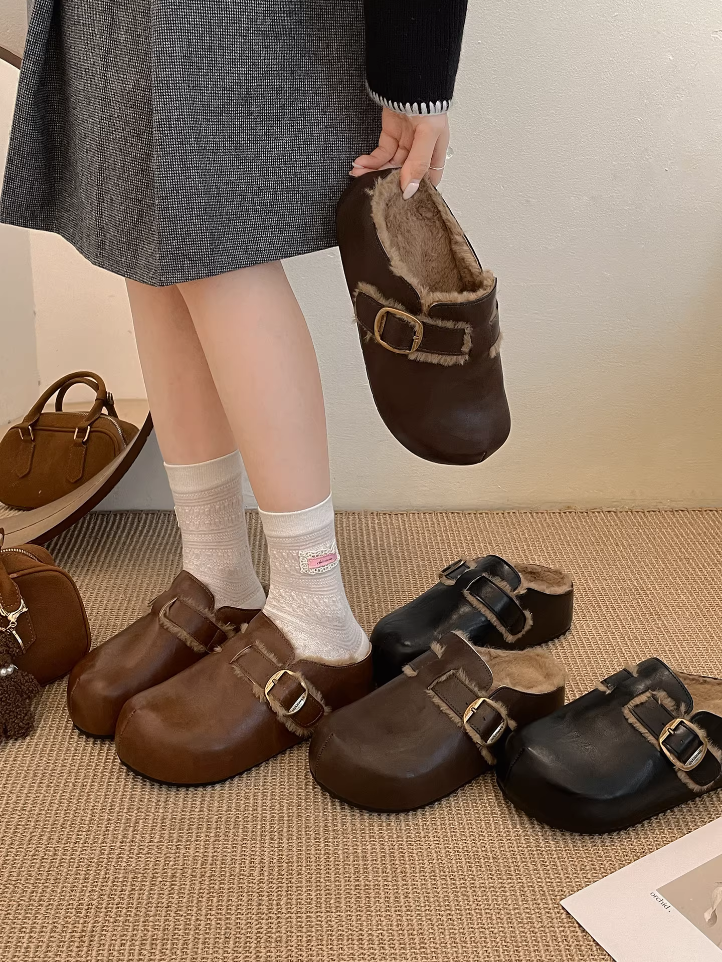 Giày Birkenstock đế xuồng đen cổ điển dành cho nữ, mẫu mới thu đông 2025, đi ngoài trời, giữ ấm, lót lông mềm mại, kiểu nửa dép