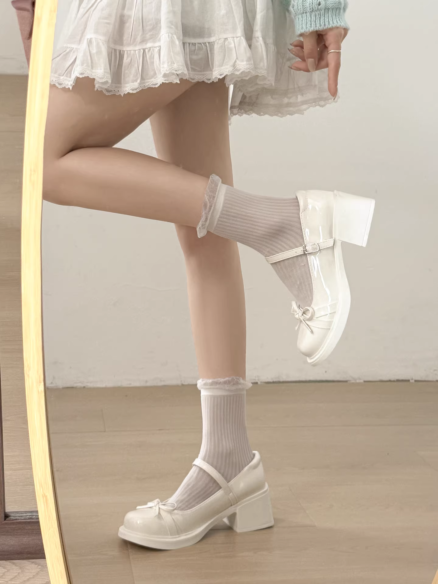 Giày da cao gót dày kiểu Anh cổ điển màu trắng dành cho nữ, kiểu thu đông 2025, phối chân váy và giày Mary Jane đa năng