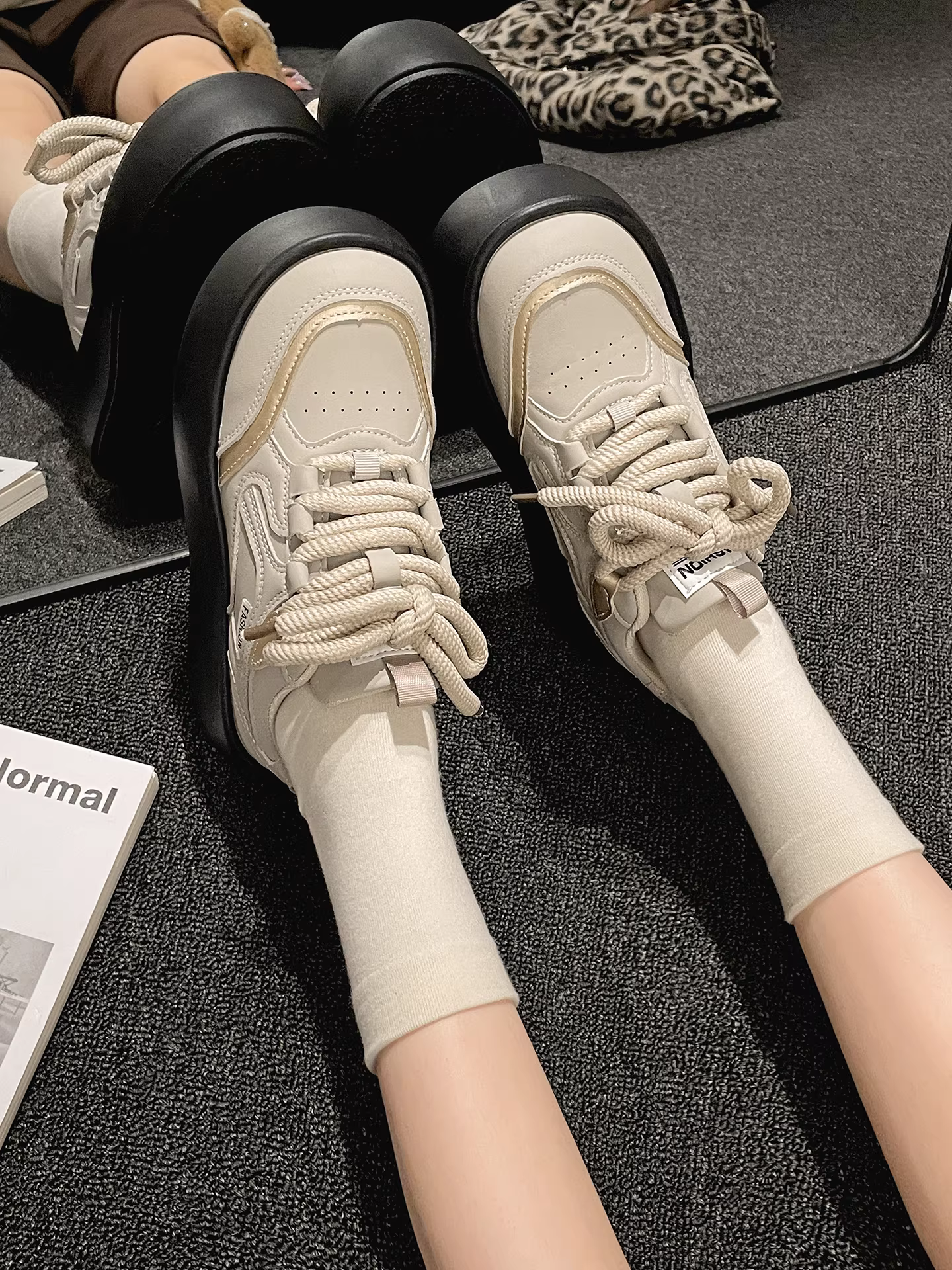 Giày thể thao đế dày màu trắng Nanzai retro dành cho nữ, kiểu dáng thu đông 2025 mới, đa năng phối với chân váy, giày thể thao tăng chiều cao.