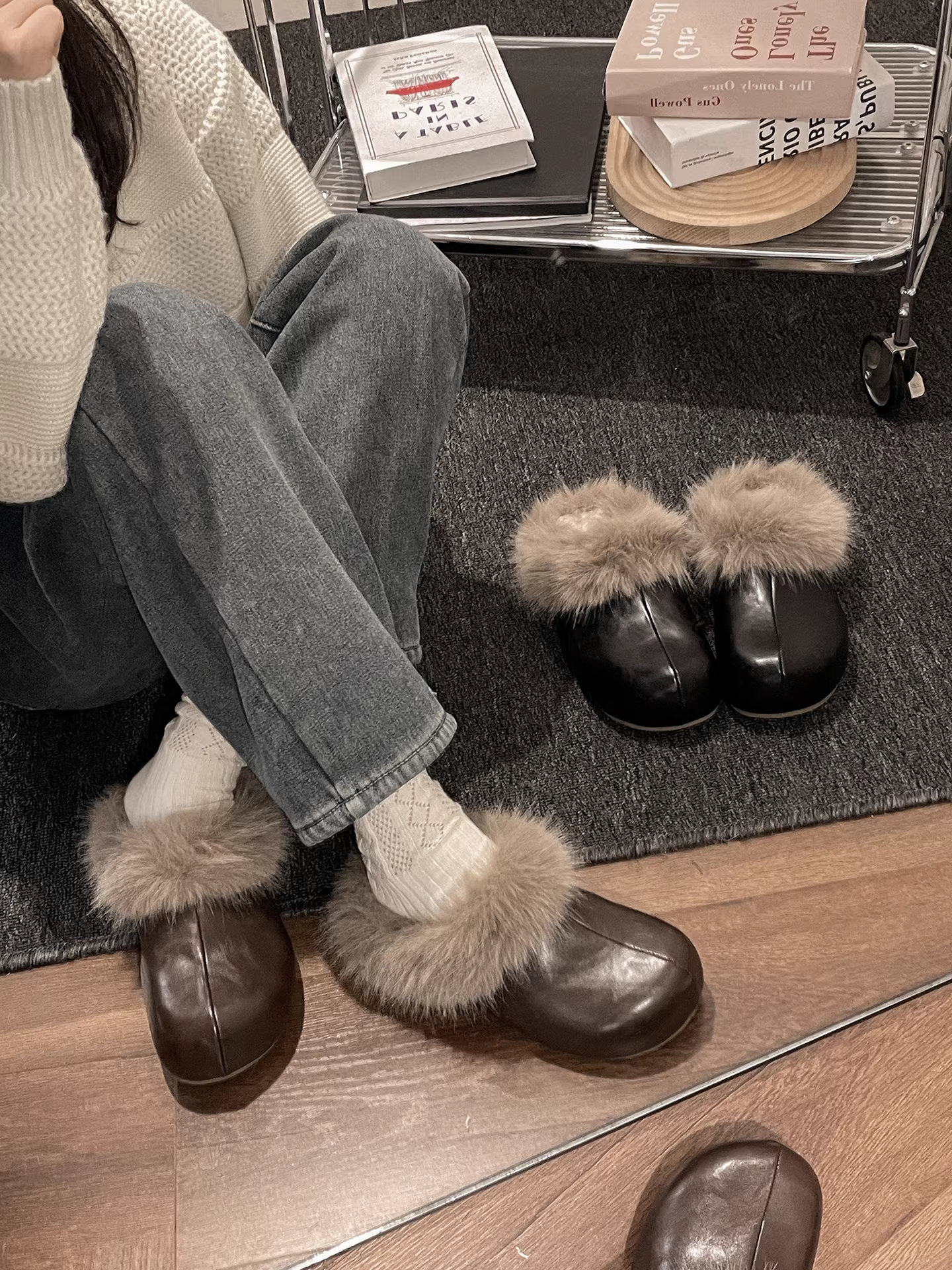 Dép lông dày đế dày kiểu Pháp cổ điển màu nâu dành cho nữ, thích hợp để mang ngoài trời, dép bông kiểu Birkenstock ấm áp mùa đông mới năm 2025.