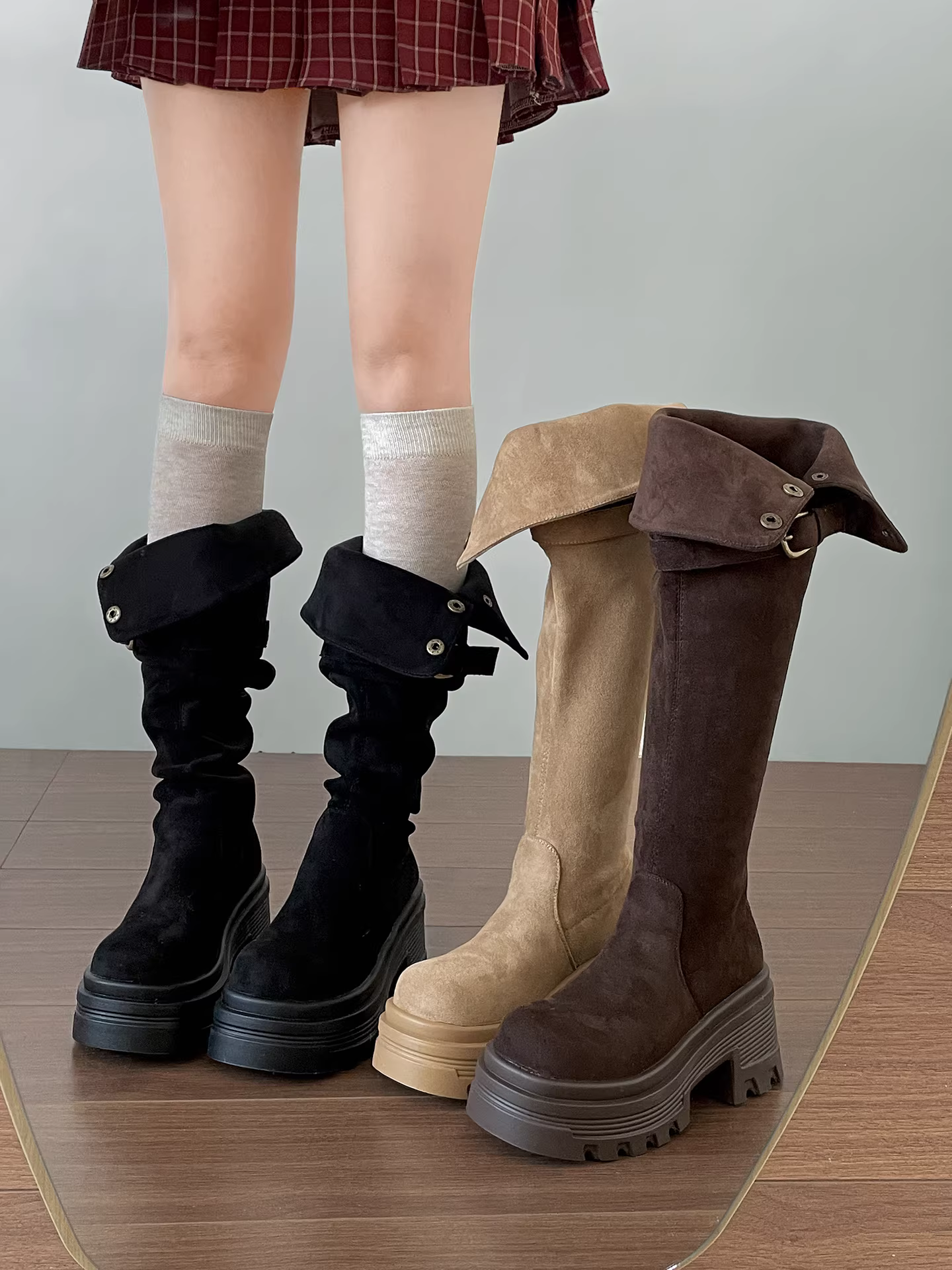 Giày bốt nữ đế dày kiểu Anh cổ điển màu đen, kiểu dáng mùa đông mới 2025, phối chân váy tôn dáng, kiểu Birkenstock