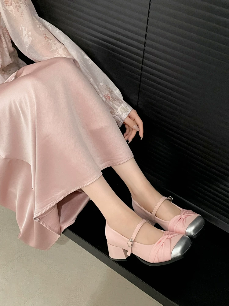 Giày cao gót đế dày kiểu tiên nữ Pháp màu trắng dành cho nữ, kiểu thu mới 2025, phù hợp với chân váy, giày Mary Jane mũi vuông.