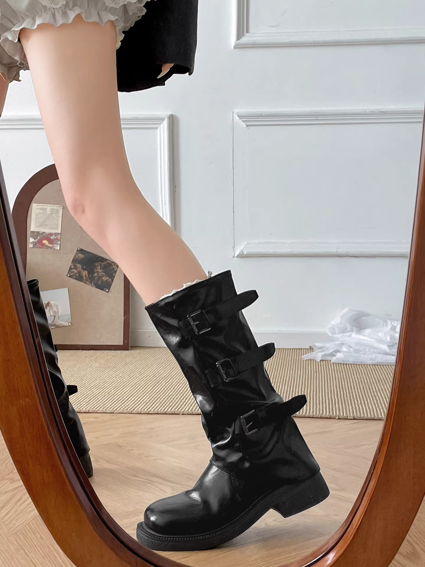 Phía Nam ở miền Nam: Giày bốt Martin đế dày kiểu Anh màu đen dành cho nữ, giày bốt cưỡi ngựa giảm béo và tăng chiều cao mới mùa thu đông 2025.