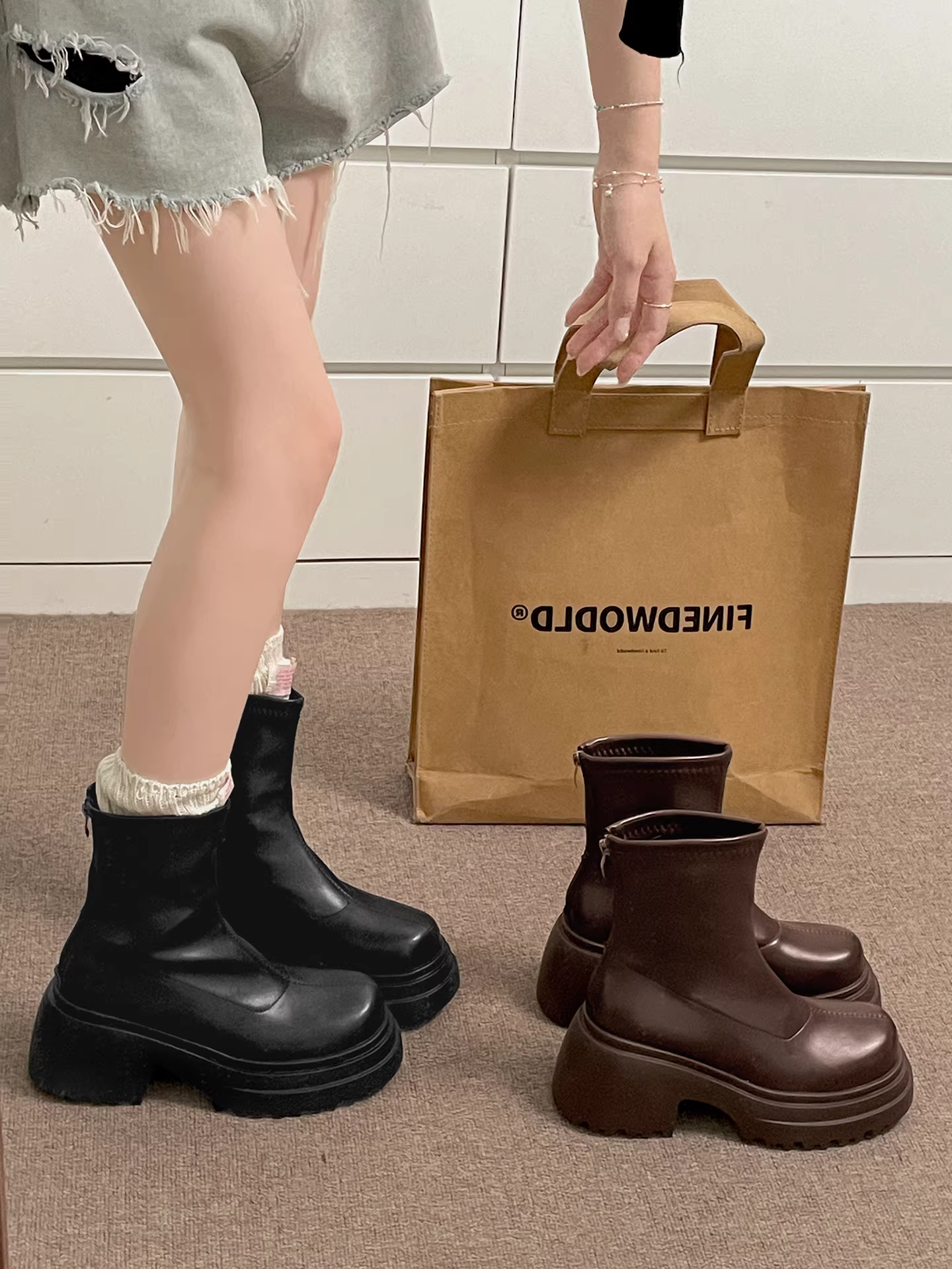 Giày bốt đế xuồng cao cổ màu đen cổ điển dành cho nữ, kiểu dáng thu đông 2025 mới, đa năng phối với chân váy, giày bốt ngắn tôn dáng