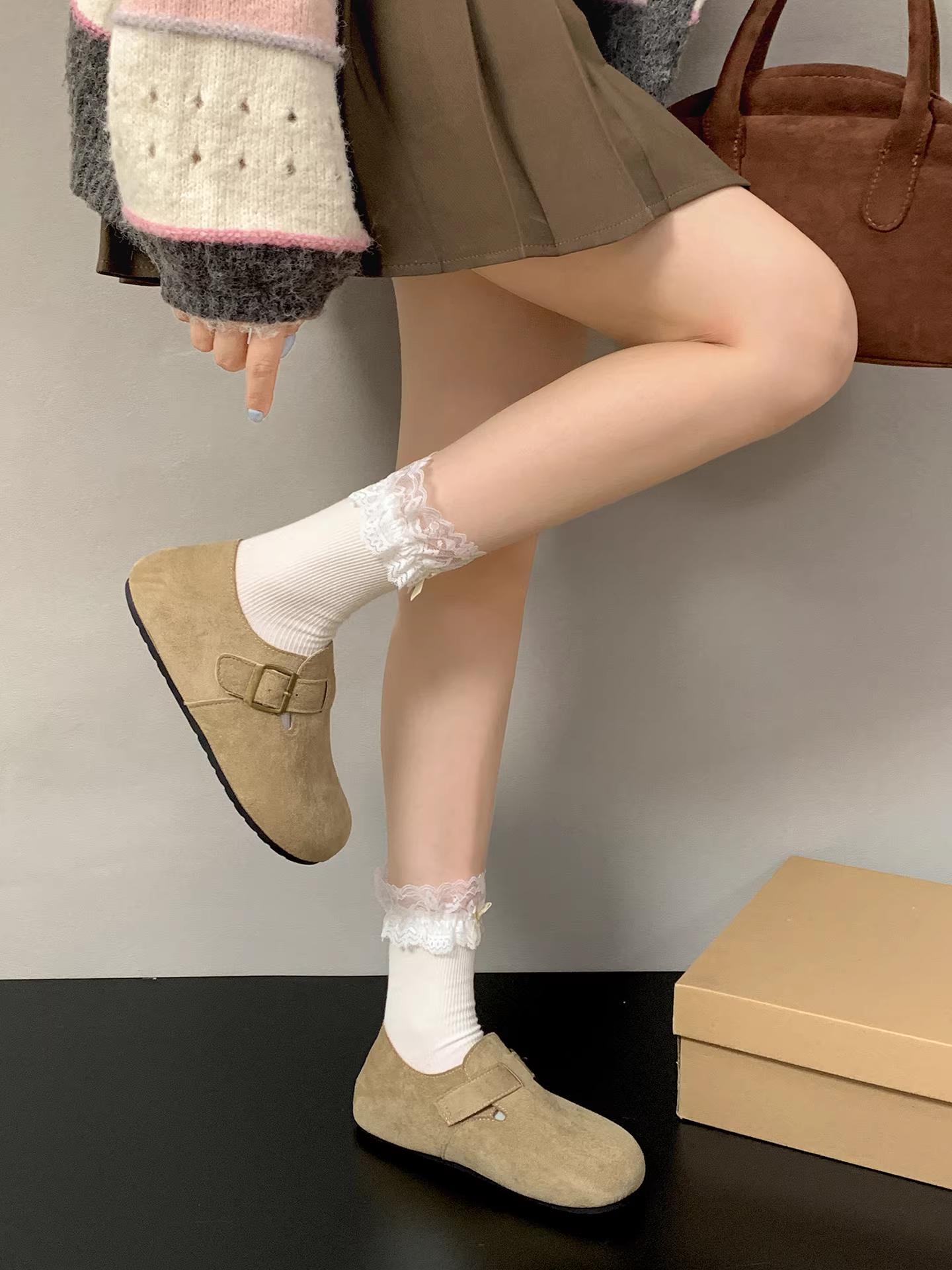 Giày nữ đế dày kiểu Birkenstock, phong cách retro, mẫu thu đông 2025 mới, phối chân váy, đế mềm tăng chiều cao.