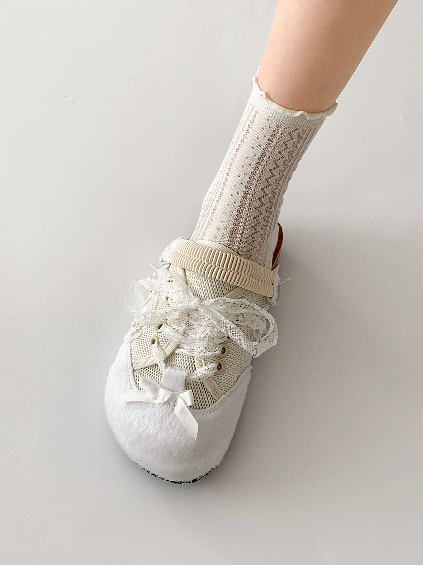 Dép nữ đế xuồng bạc thời thượng, kiểu dáng cổ điển mới mùa thu 2025, thích hợp phối với váy, kiểu dép nửa kín kiểu Birkenstock.