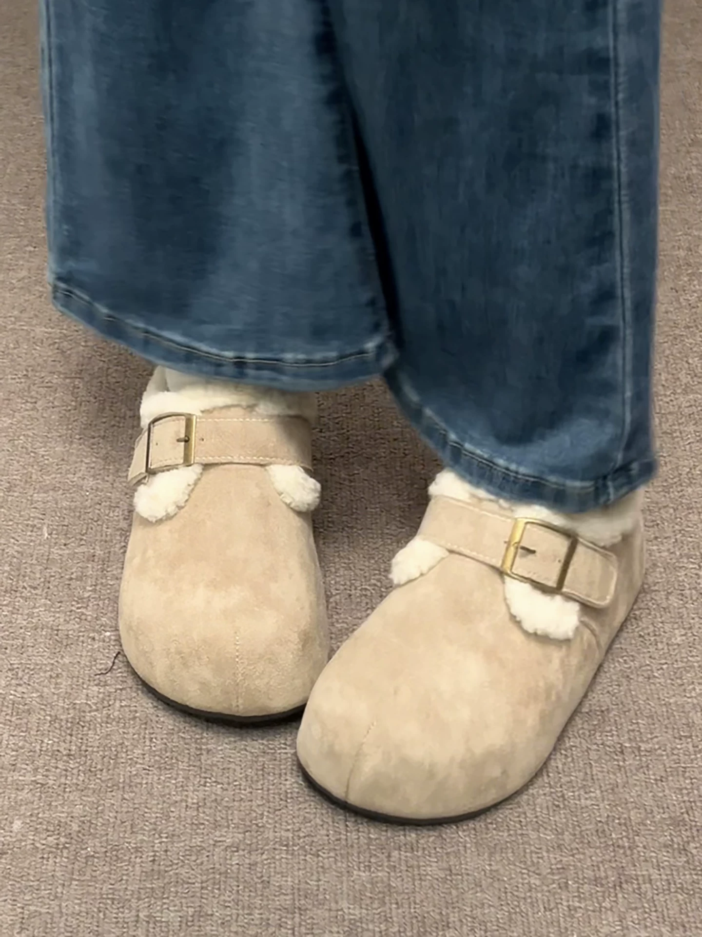 Giày bông mùa đông đế dày lót lông cừu kiểu cổ điển Nam Trung Quốc dành cho nữ, kiểu mới năm 2025, giữ ấm, đi ngoài trời, chống trơn trượt, kiểu Birkenstock.