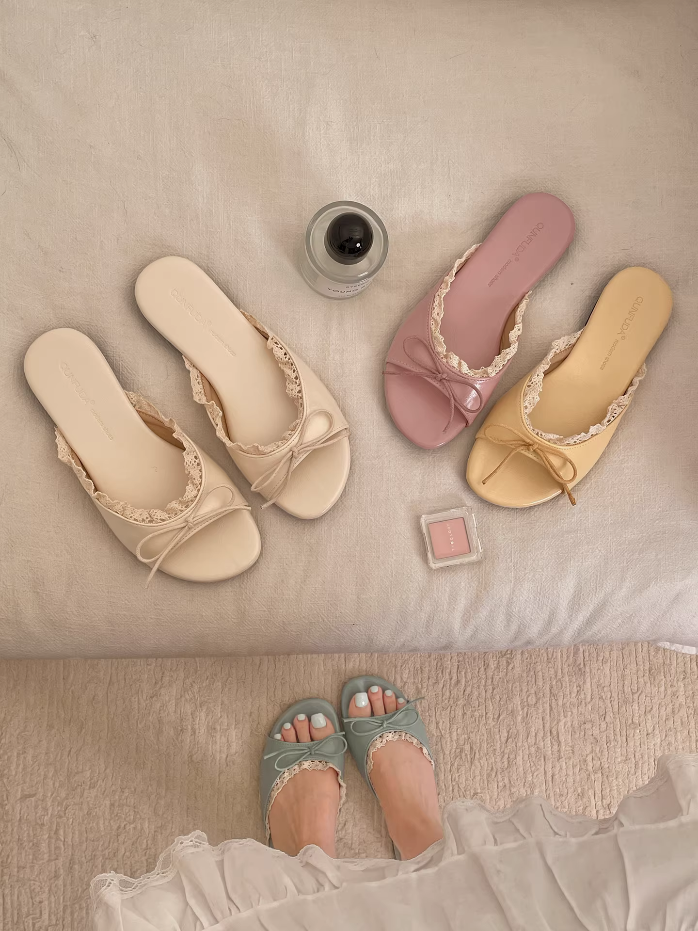 Dép xỏ ngón đế bằng chống trơn kiểu tiên nữ Pháp dành cho nữ, trang phục mùa hè, kiểu mới 2025, dép đa năng phối hợp tốt với chân váy.