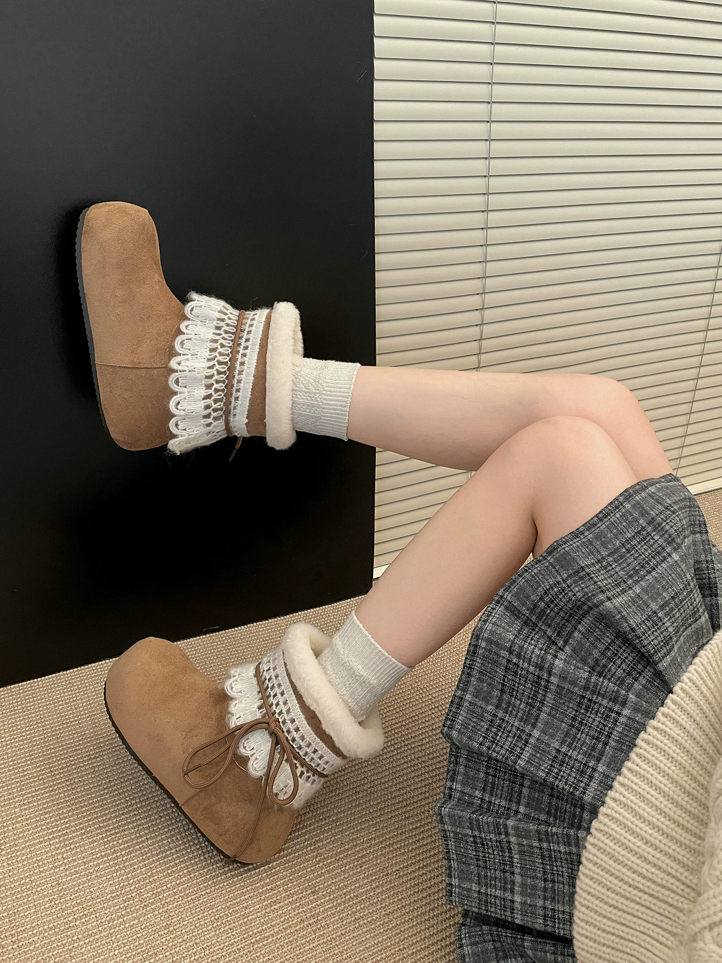 Giày bốt nhung đế dày màu hồng retro dành cho nữ, mẫu mới mùa đông 2025, giữ ấm, chống trơn trượt, kiểu Birkenstock, chất liệu cotton