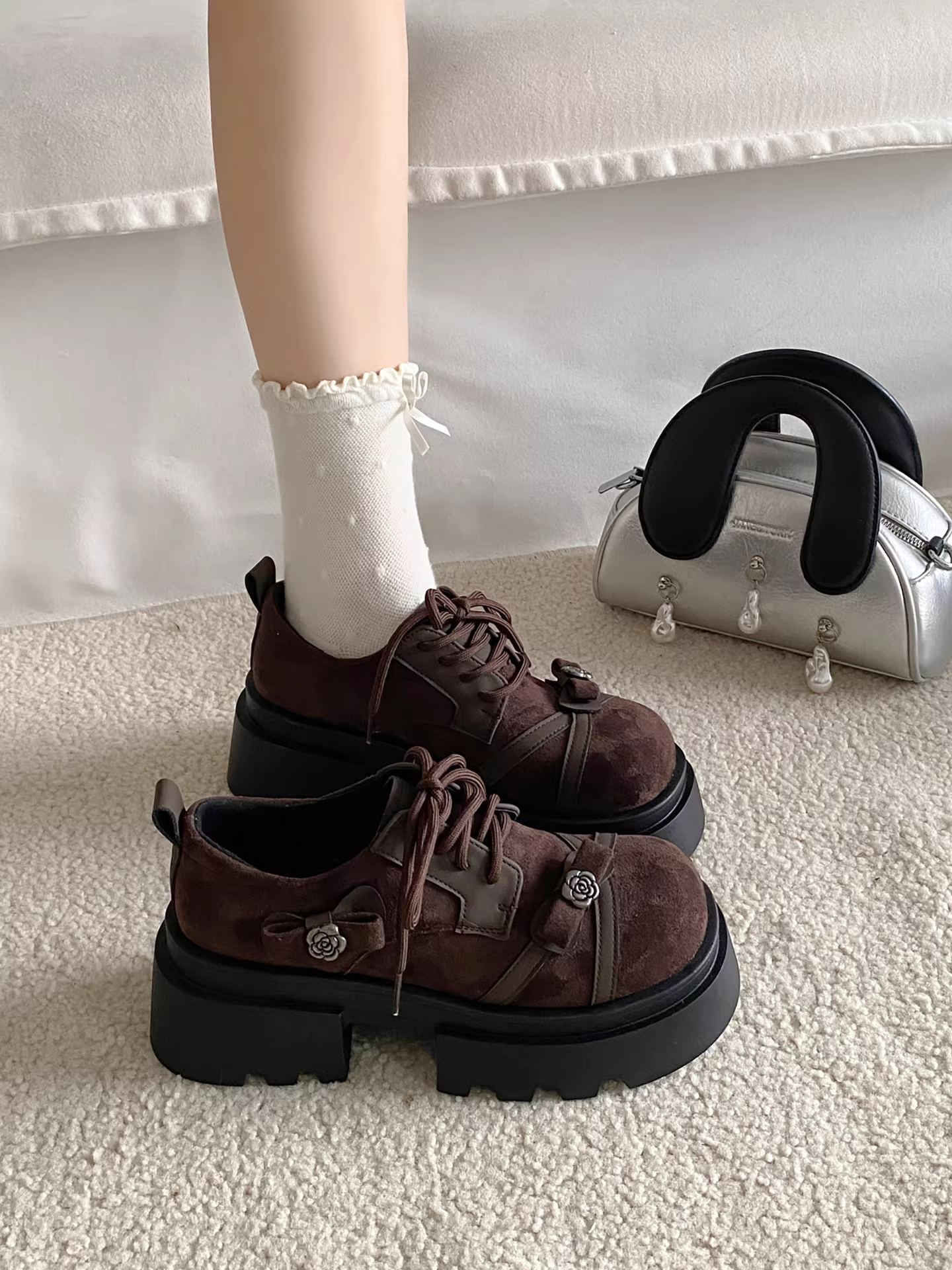 Giày bệt nữ kiểu Pháp cổ điển đế dày, cổ sâu, mẫu mới thu 2025, đa năng, phối chân váy, tăng chiều cao, kiểu Mary Jane