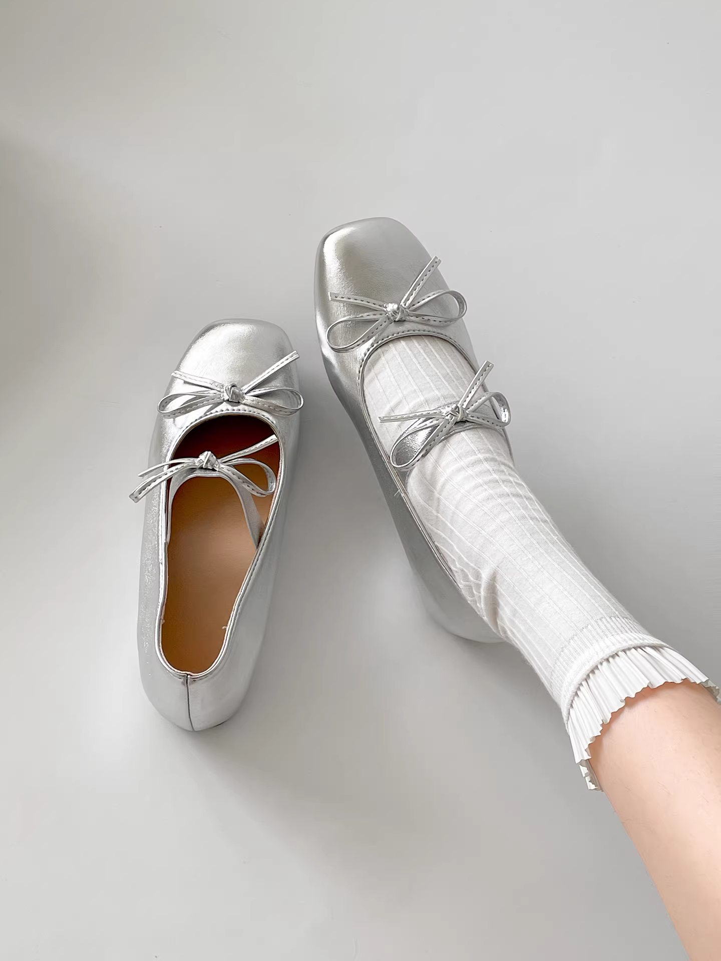 Giày bệt mũi vuông kiểu Pháp màu bạc cổ điển dành cho nữ, kiểu mới mùa thu 2025, giày Mary Jane cao cấp tăng chiều cao bên trong
