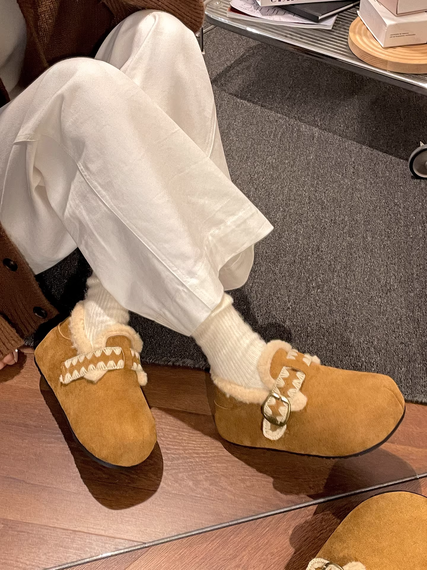 Giày nữ Nanzai kiểu retro màu nâu đế dày lót lông cừu mùa đông 2025 kiểu Birkenstock giữ ấm