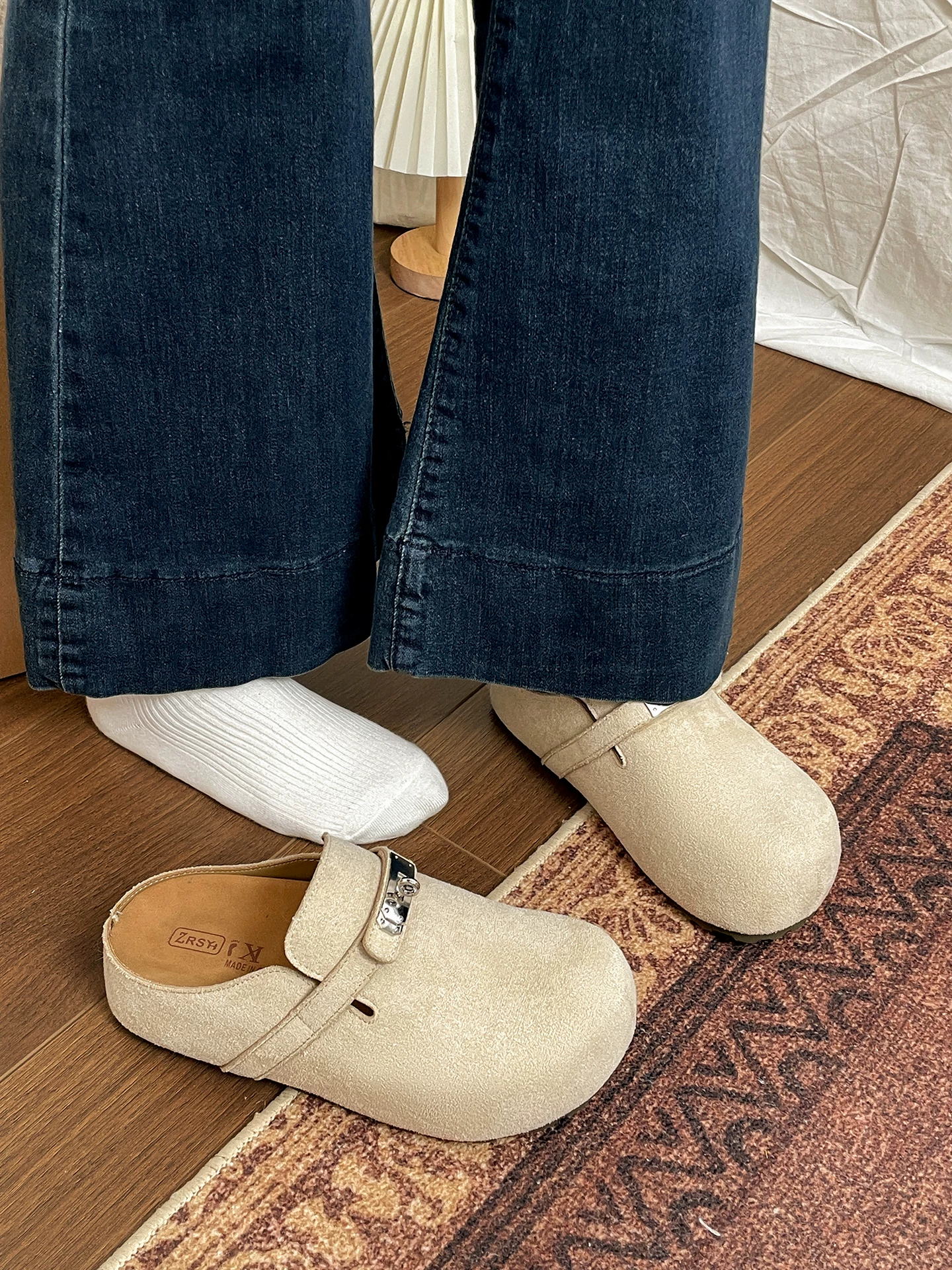 Giày Birkenstock đế dày nửa đế kiểu cổ điển dành cho nữ, mùa đông 2025, tăng chiều cao, đi ngoài trời, phối chân váy, kiểu kín mũi.