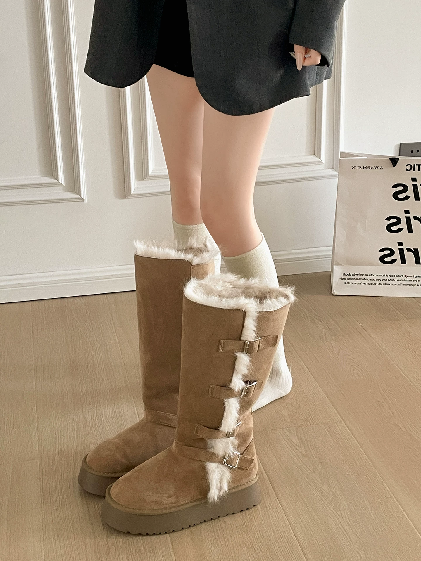 Giày bốt nữ mùa đông 2025 kiểu cổ điển, lót lông cừu ấm áp, đế dày, giữ ấm, tăng chiều cao, kiểu Birkenstock, chất liệu cotton