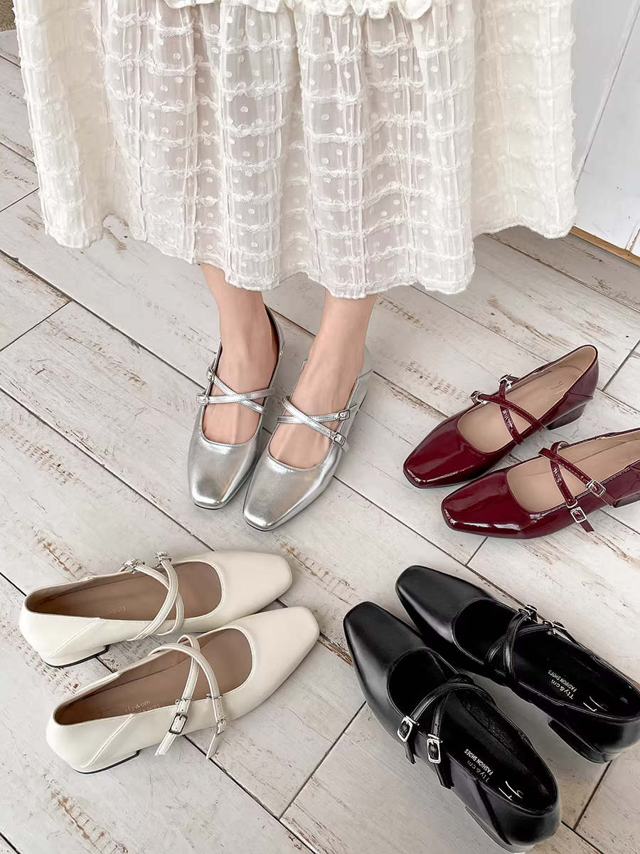 Giày da nữ đế thô mũi vuông kiểu retro, giày Mary Jane đa năng phong cách Chanel mới mùa thu 2025.