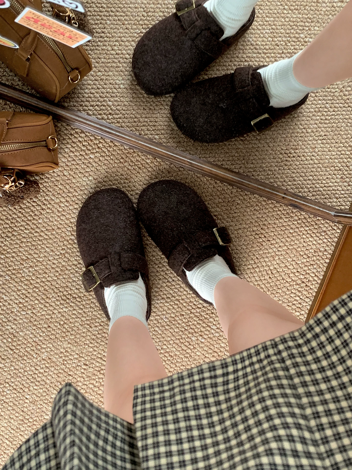 Giày Birkenstock đế dày đa năng màu đen kiểu retro dành cho nữ 2025 mới mùa thu đông đi ngoài trời dép cotton tăng chiều cao chống trơn trượt