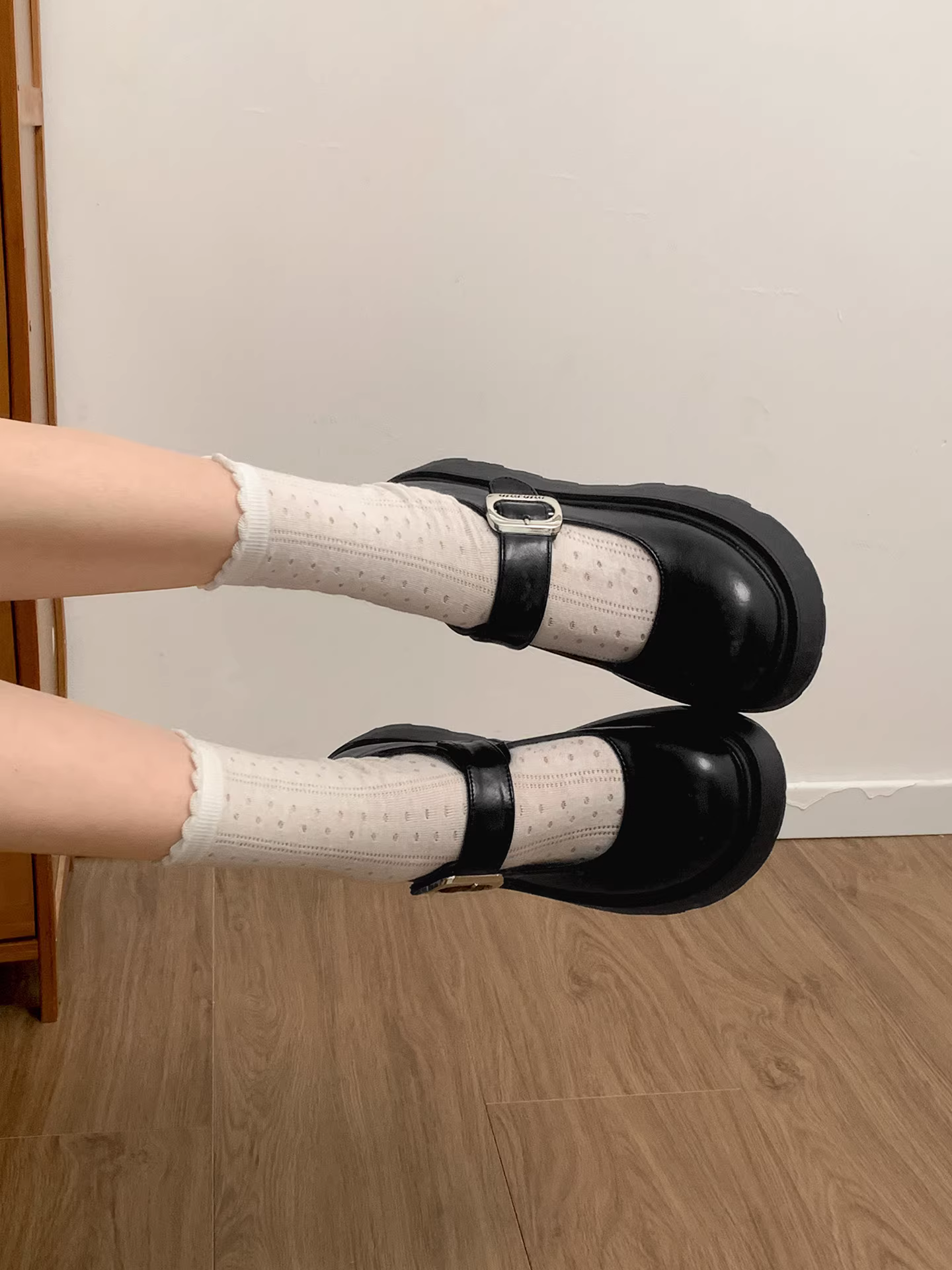 Giày da nữ đế dày kiểu Pháp cổ điển màu đen, mẫu mới thu 2025, phối chân váy, giày Mary Jane đế thấp tăng chiều cao