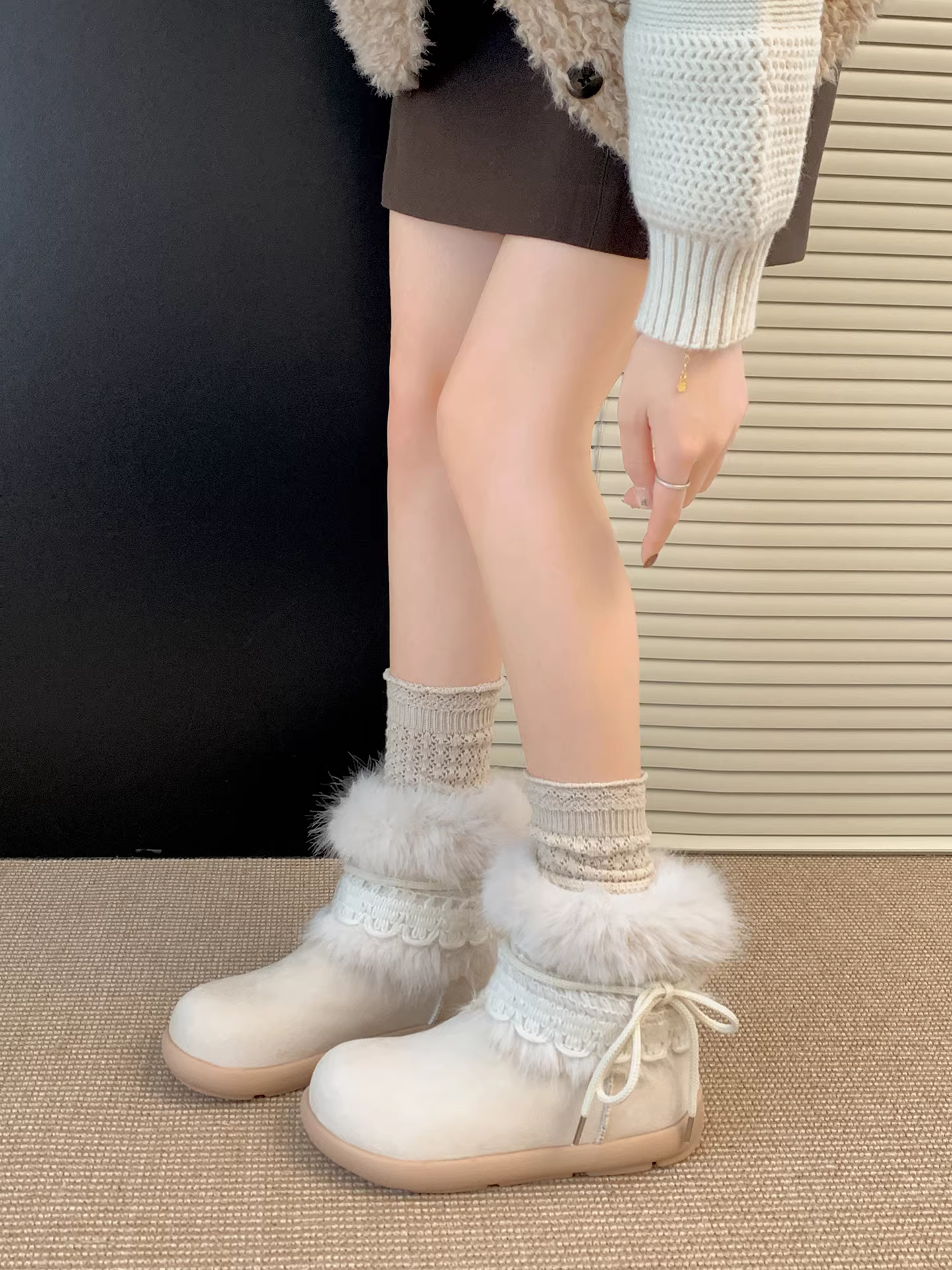 Giày bốt tuyết nữ đế dày chống trơn kiểu cổ điển, lót lông mềm mại, mùa đông 2025, giày giữ ấm dày dặn bằng cotton
