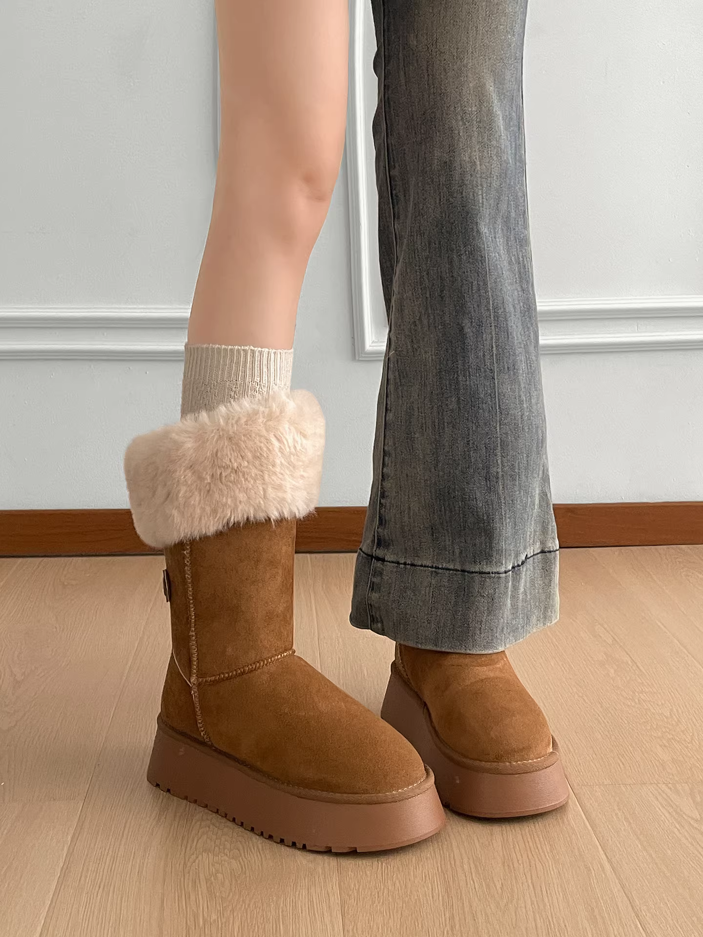 Giày bốt nữ mùa đông 2025 đế dày chống trơn, lông cừu, giữ ấm, lót lông cừu dày dặn, kiểu dáng trung bình đến giữa bắp chân, thương hiệu Northeast.