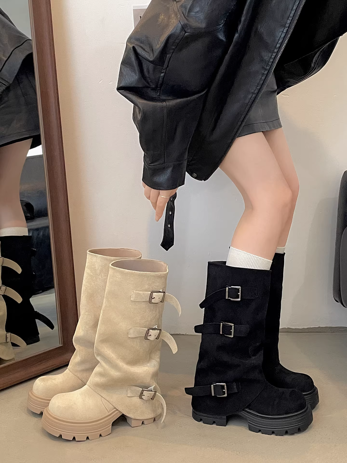 Giày bốt nữ đế dày phong cách retro trắng, kiểu dáng mới thu đông 2025, phối chân váy, giúp thon gọn dáng người, kiểu dáng đi xe.