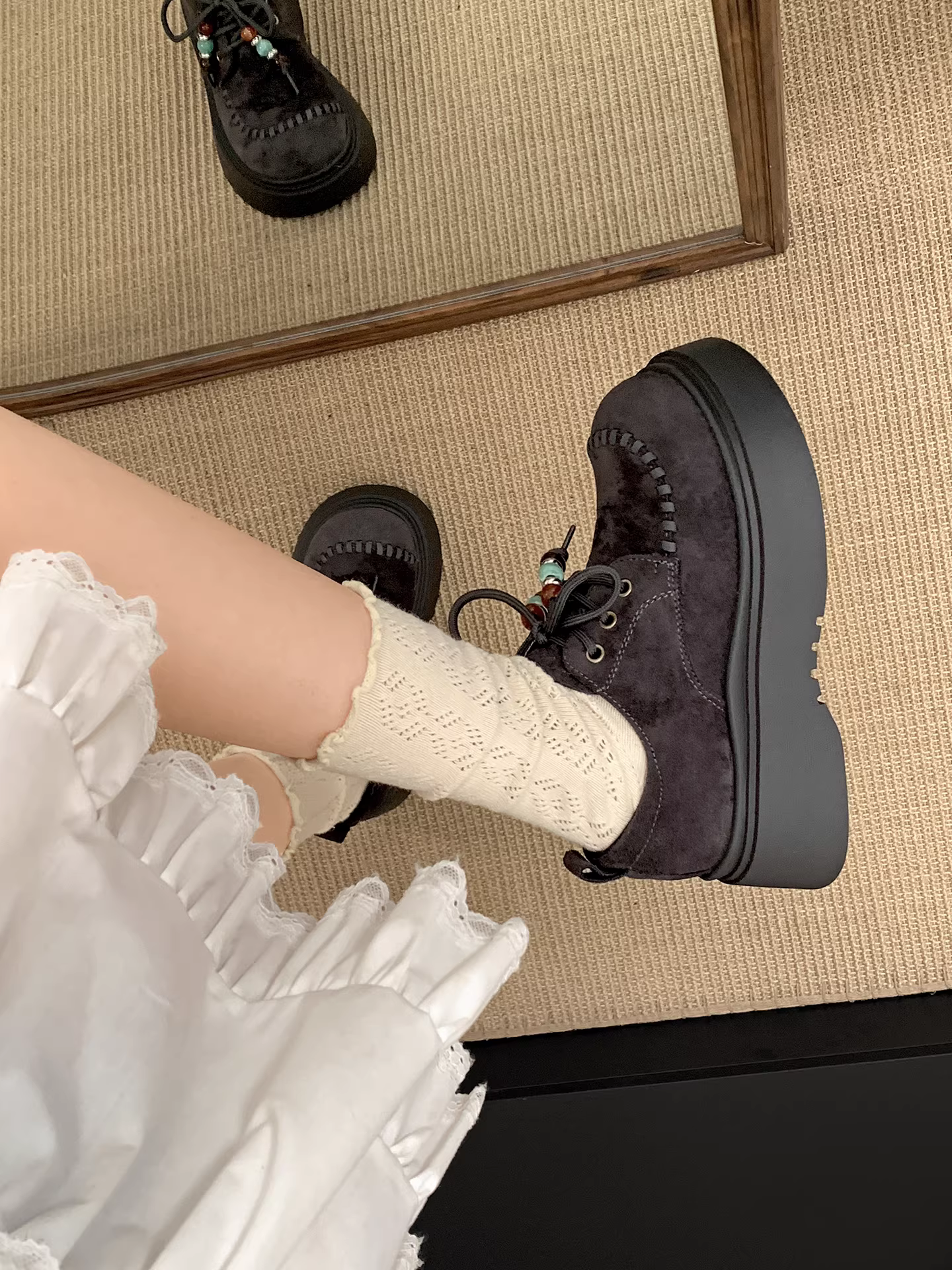 Giày Birkenstock đế xuồng đa năng kiểu retro dành cho nữ, mẫu mới thu 2025, phối được với chân váy, đế mềm, mũi tròn, kiểu dáng đơn giản.