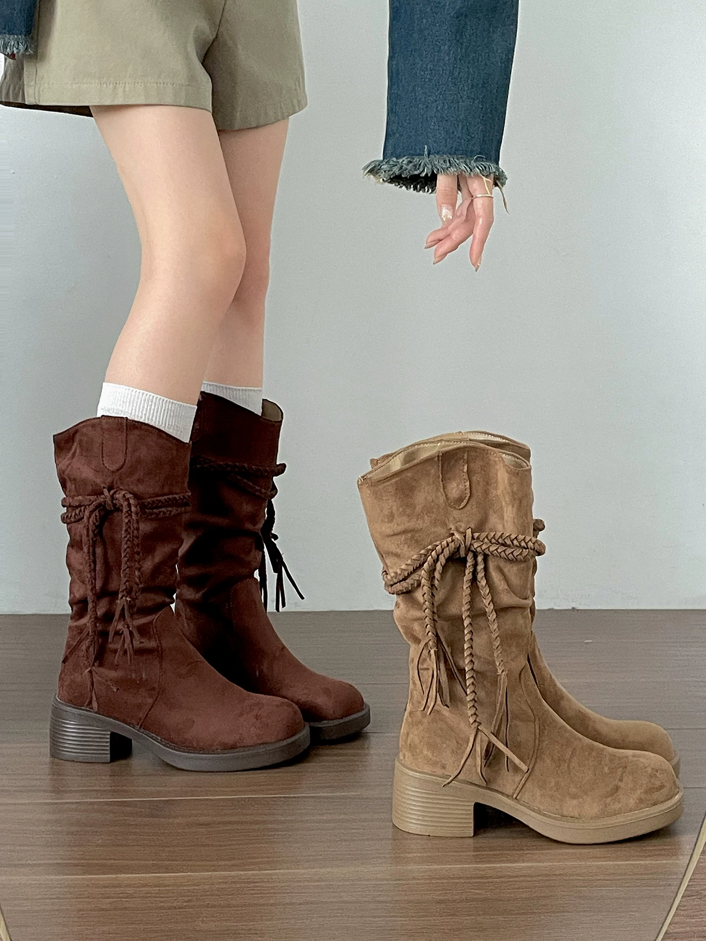 Giày cao gót kiểu cao bồi miền Tây cổ điển, giày bốt ngắn nữ, giày bốt cưỡi ngựa tăng chiều cao mùa thu/đông 2025.