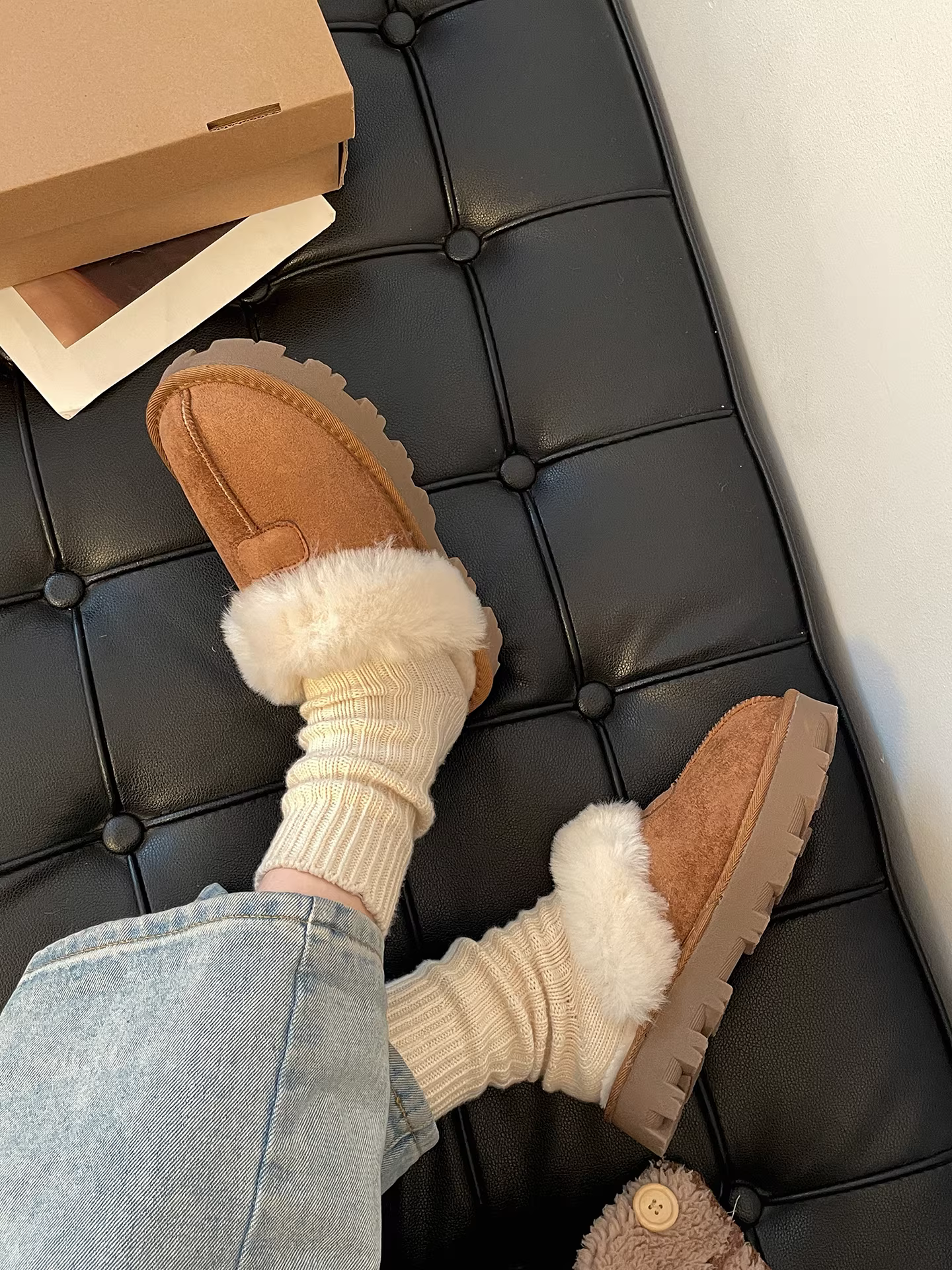 Dép lông dày đế dày chống trơn, lót lông cừu, dành cho nữ, mặc ngoài trời mùa đông, kiểu mới 2025, dép bông giữ ấm.