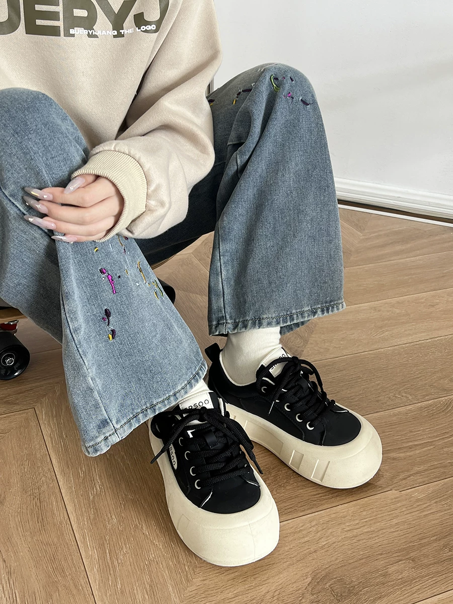 Giày thể thao nữ đế dày nhẹ, màu trắng, kiểu dáng đa năng, phù hợp với chân váy, mẫu mới thu đông 2025, kiểu dáng thấp cổ, đang thịnh hành
