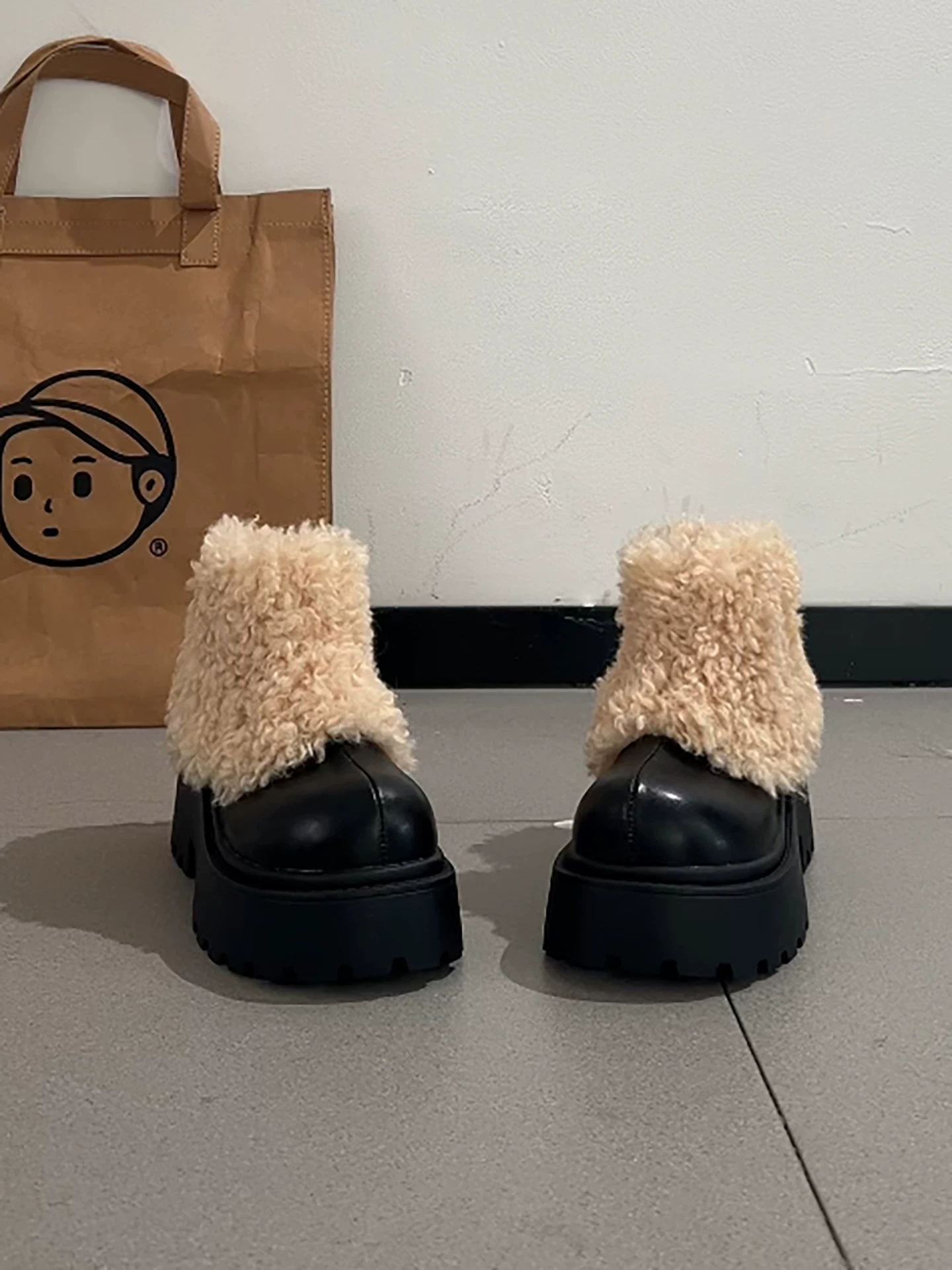 Giày bốt nữ đế xuồng dày, lót lông cừu nâu, chống trơn, đế cao, giữ ấm mùa đông 2025, tăng chiều cao, chất liệu bông mềm mại