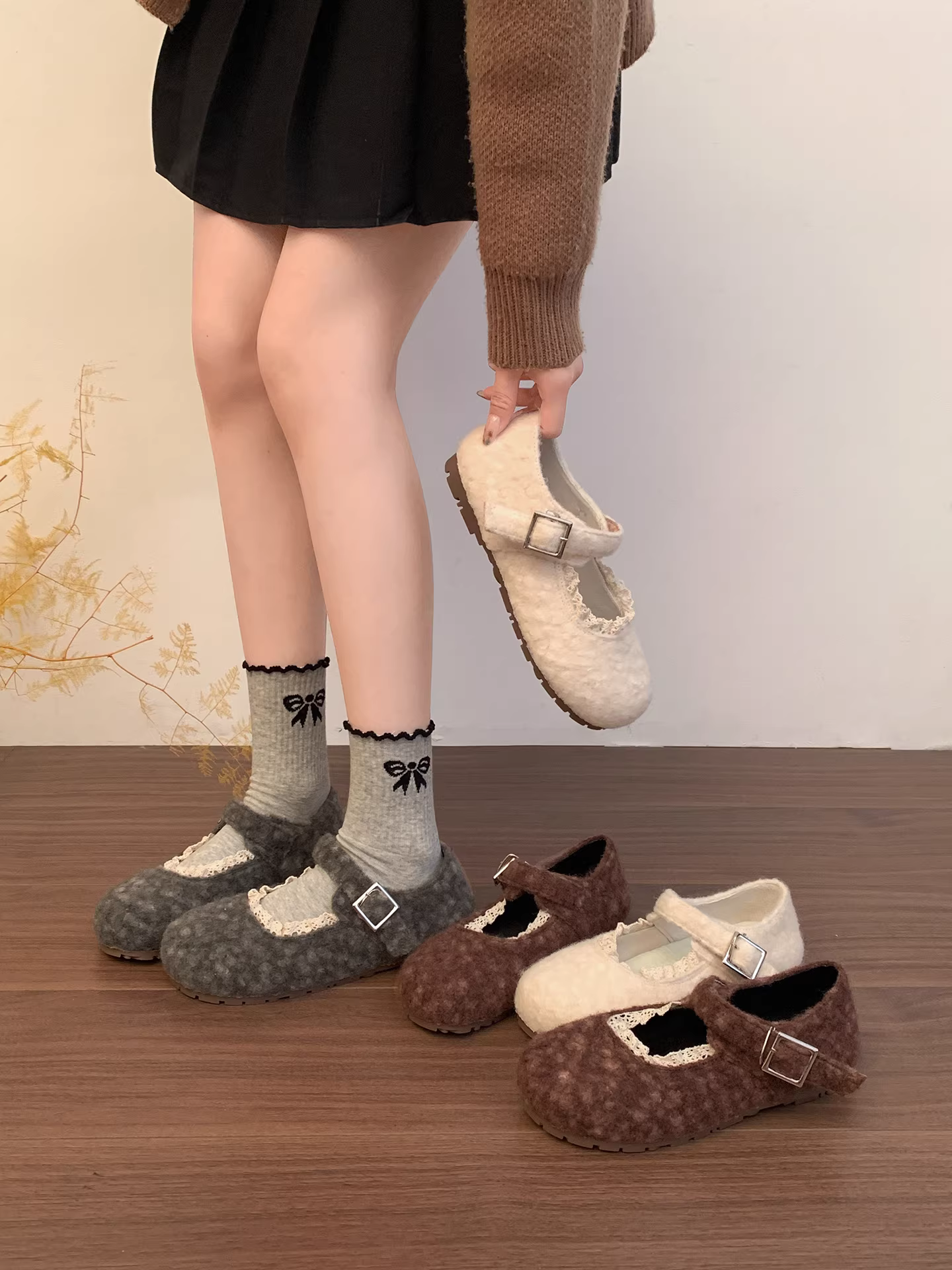 Giày bệt lông mềm màu xám cổ điển mũi tròn dành cho nữ, mẫu mới thu đông 2025, đa năng, phối chân váy, lót lông cừu, kiểu Mary Jane