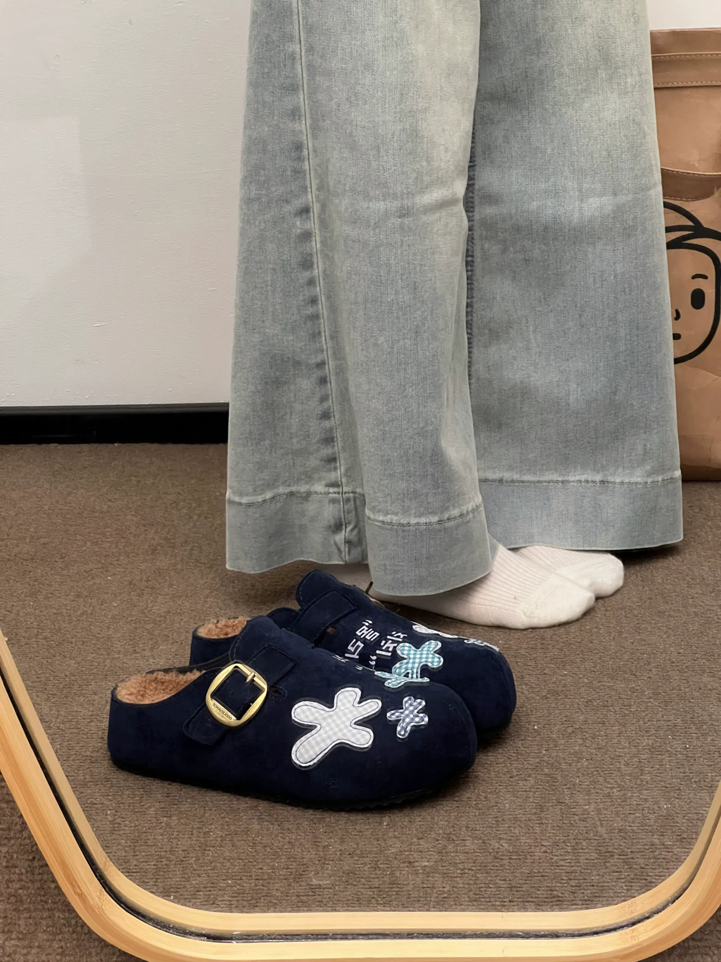 Giày ngoài trời kiểu Birkenstock đế dày có lót lông cừu kiểu cổ điển dành cho nữ 2025 dép bông đế mềm chống trượt mùa thu đông mới