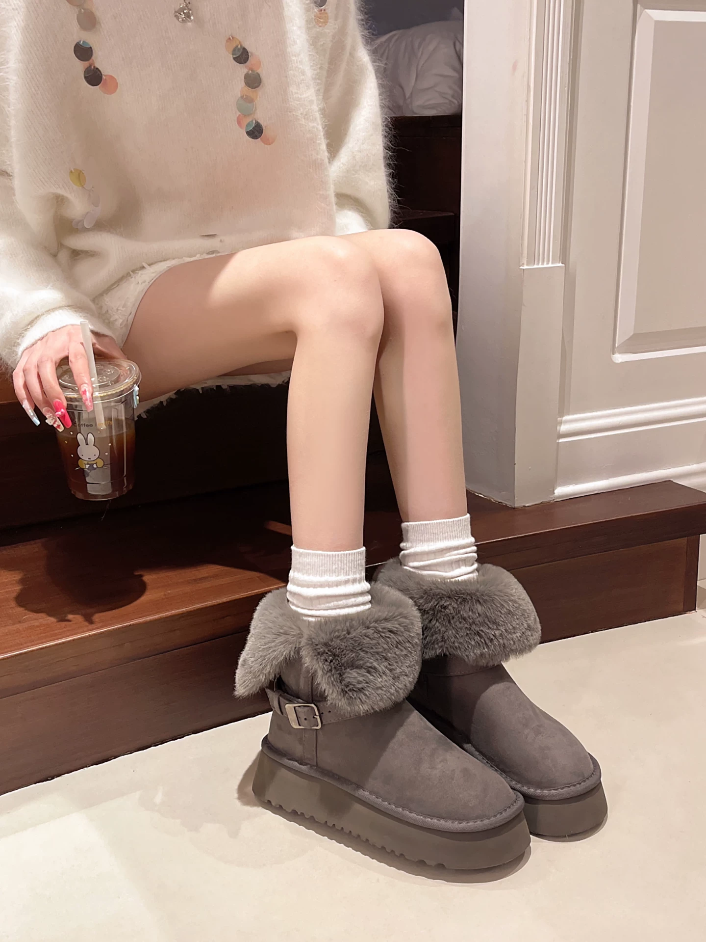 Giày bốt đi tuyết dài, lót lông cừu, đế dày, chống trơn trượt dành cho nữ, kiểu Birkenstock, chất liệu cotton ấm áp mùa đông mới năm 2025.