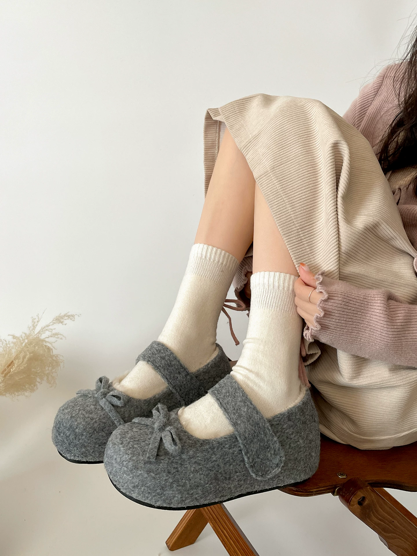 Giày Birkenstock đế dày lót nhung trắng cổ điển tăng chiều cao dành cho nữ, giày Mary Jane lông ấm dày dặn mùa đông 2025 mới